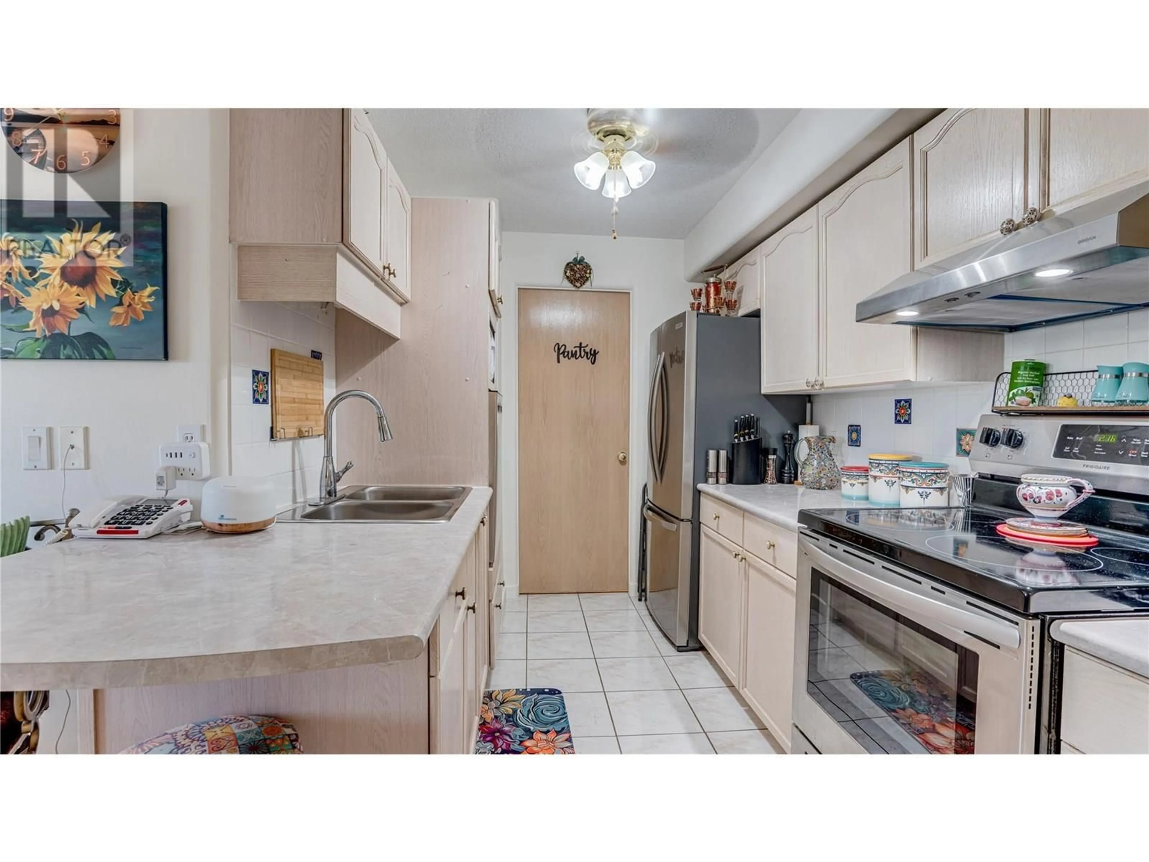 Standard kitchen, unknown for 110 - 3221 CENTENNIAL DRIVE, Vernon British Columbia V1T2T8
