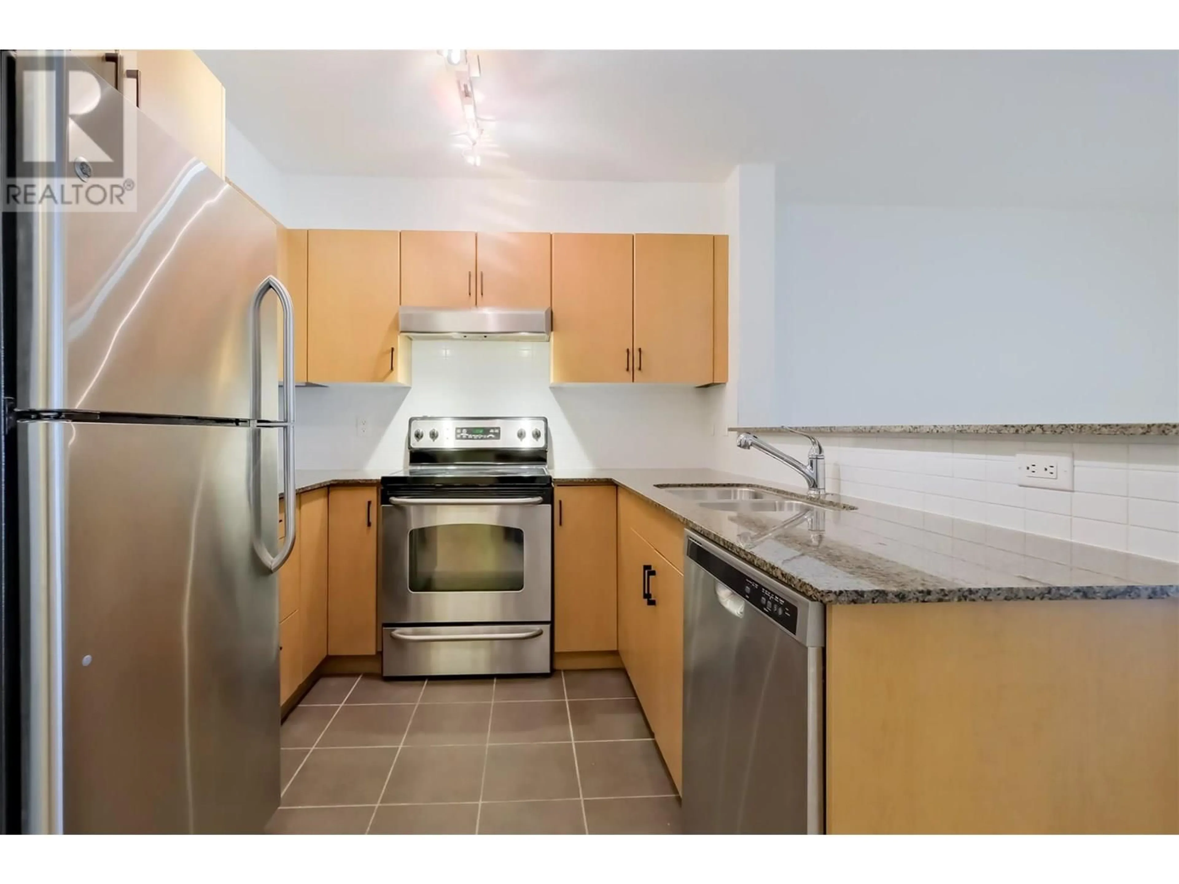 Standard kitchen, unknown for 202 - 571 YATES ROAD, Kelowna British Columbia V1V2V5