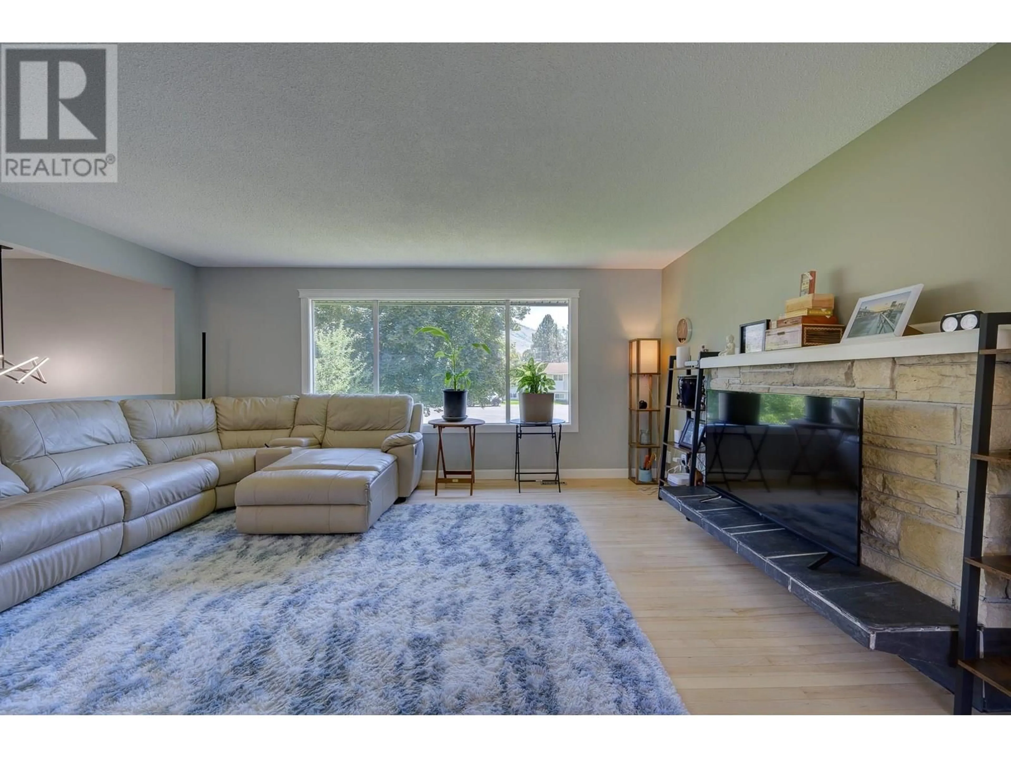 Living room with furniture, unknown for 870 SUMAC PLACE, Kamloops British Columbia V2B6R4