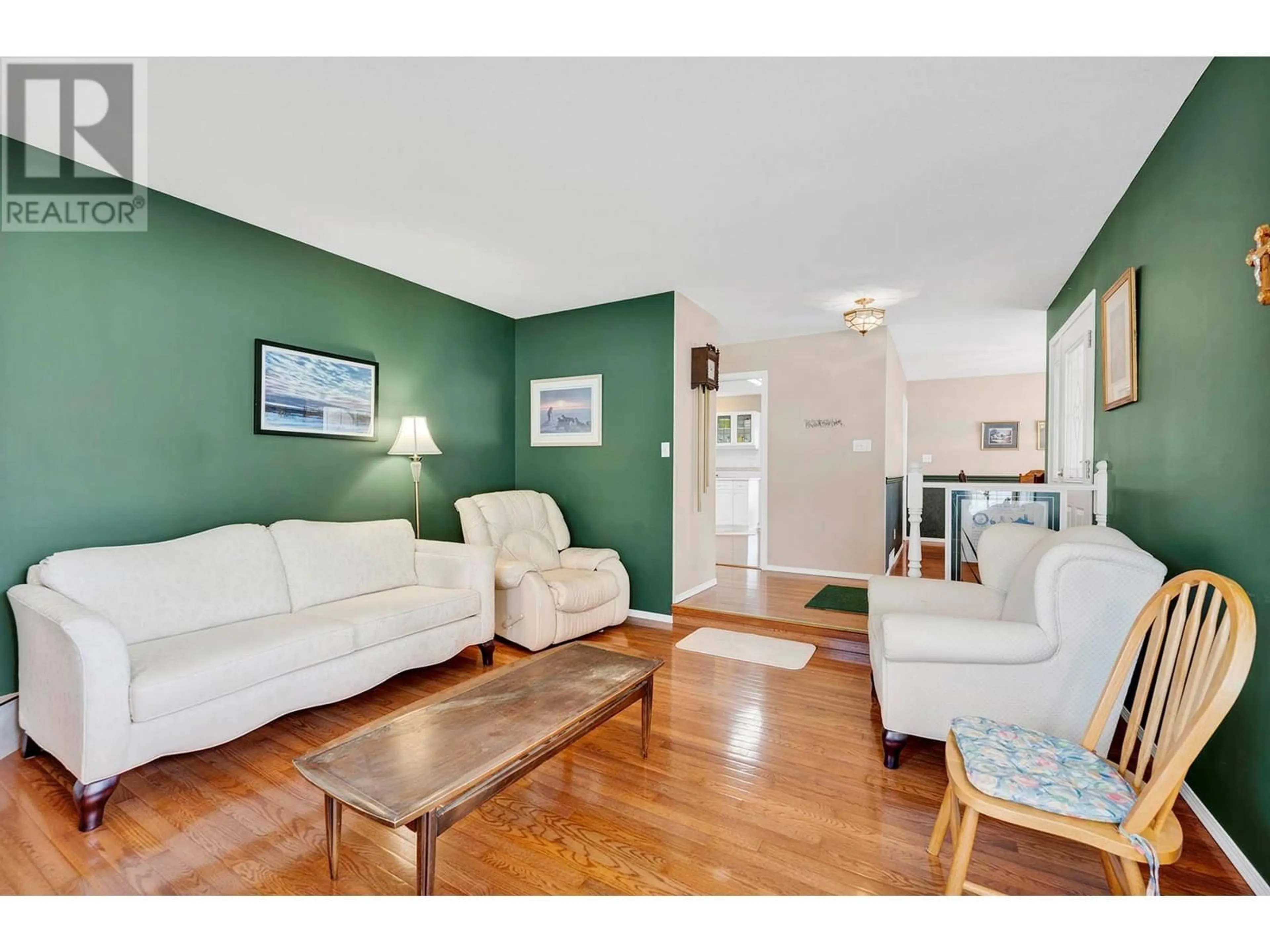Living room with furniture, wood/laminate floor for 2761 BANK ROAD, Kamloops British Columbia V2B6Y5