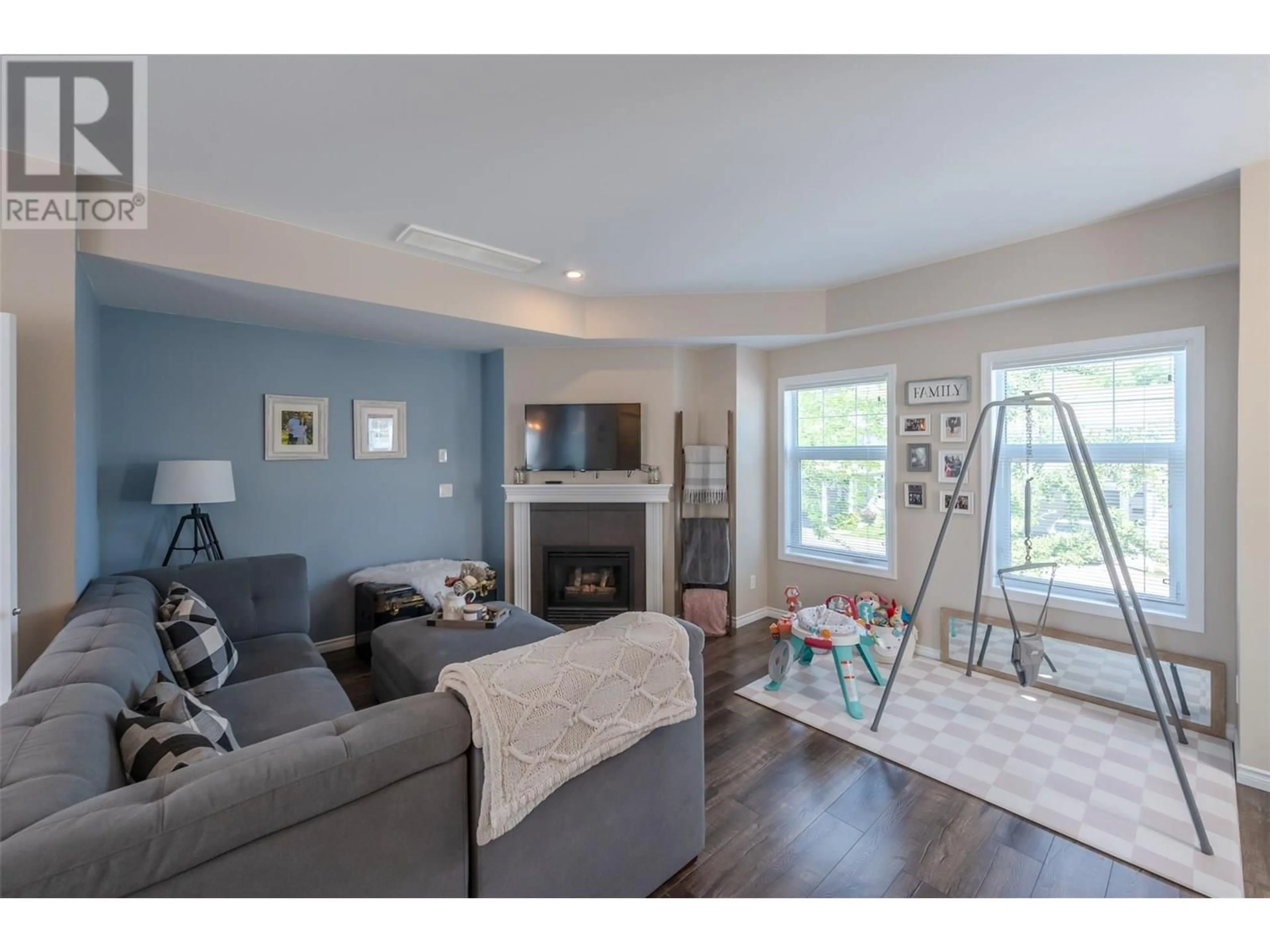 Living room with furniture, wood/laminate floor for 112 - 3363 WILSON STREET, Penticton British Columbia V2A9G7