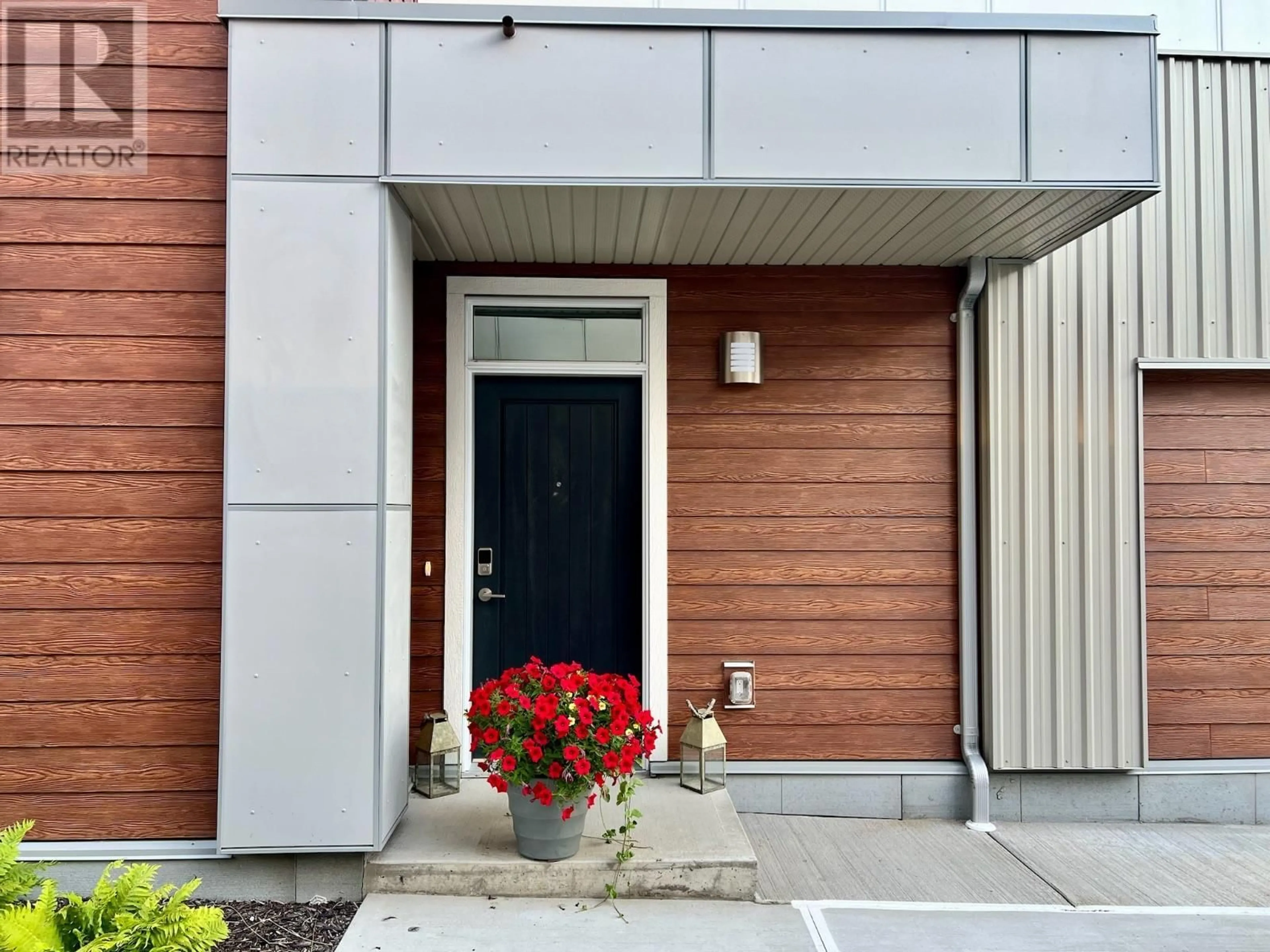 Indoor entryway for 21 - 3719 WOODSDALE OTHER, Lake Country British Columbia V4V1X2