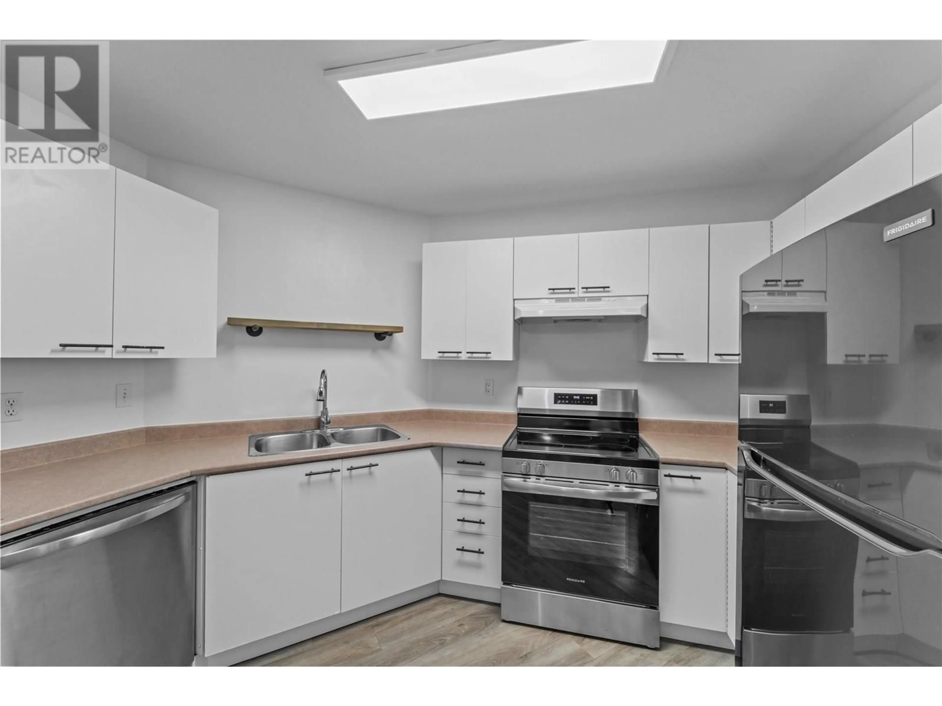 Standard kitchen, unknown for 405 - 629 LANSDOWNE STREET, Kamloops British Columbia V2C1Y6