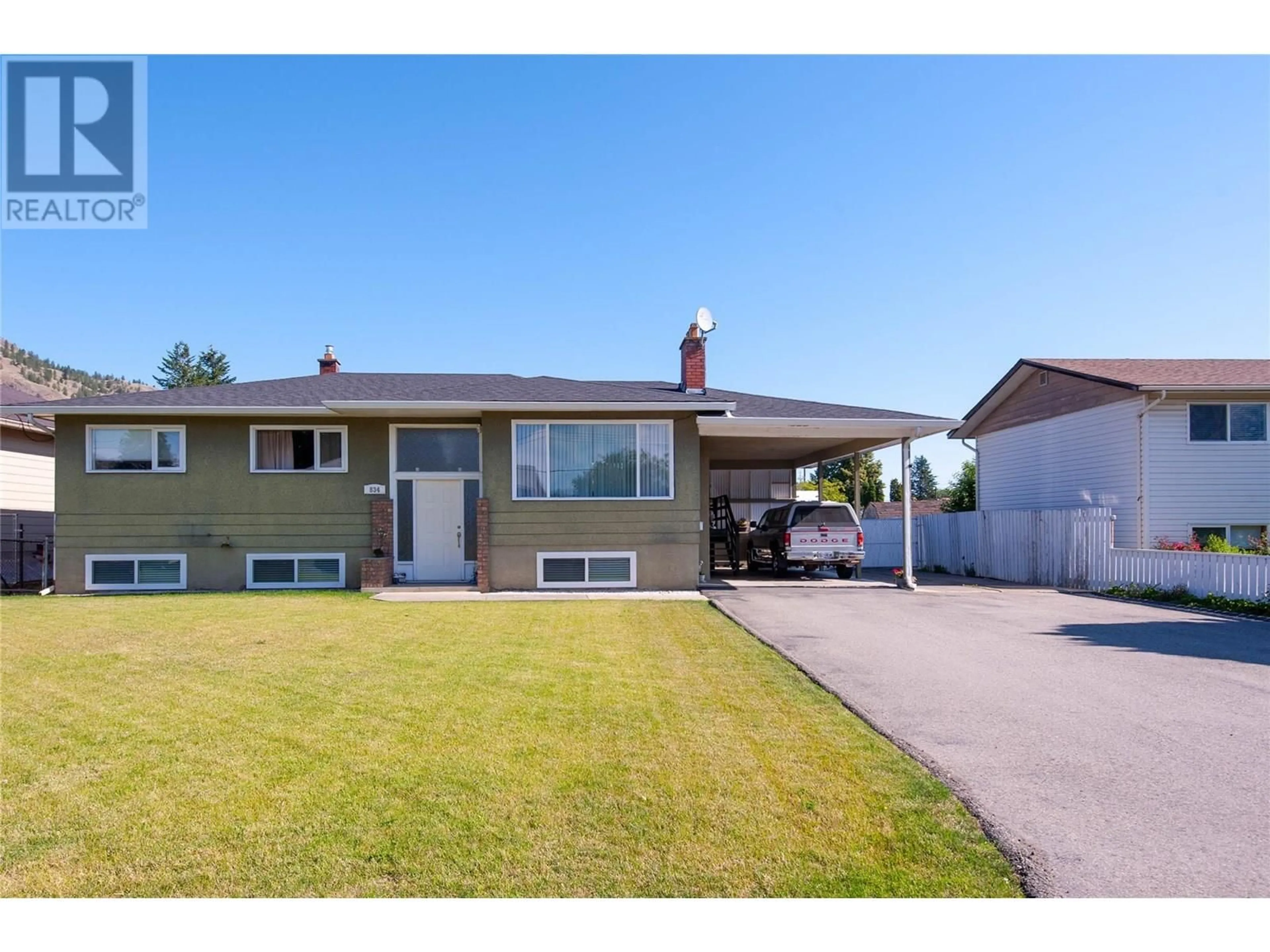 Home with vinyl exterior material, street for 834 CRAMOND ROAD, Kamloops British Columbia V2B6J9