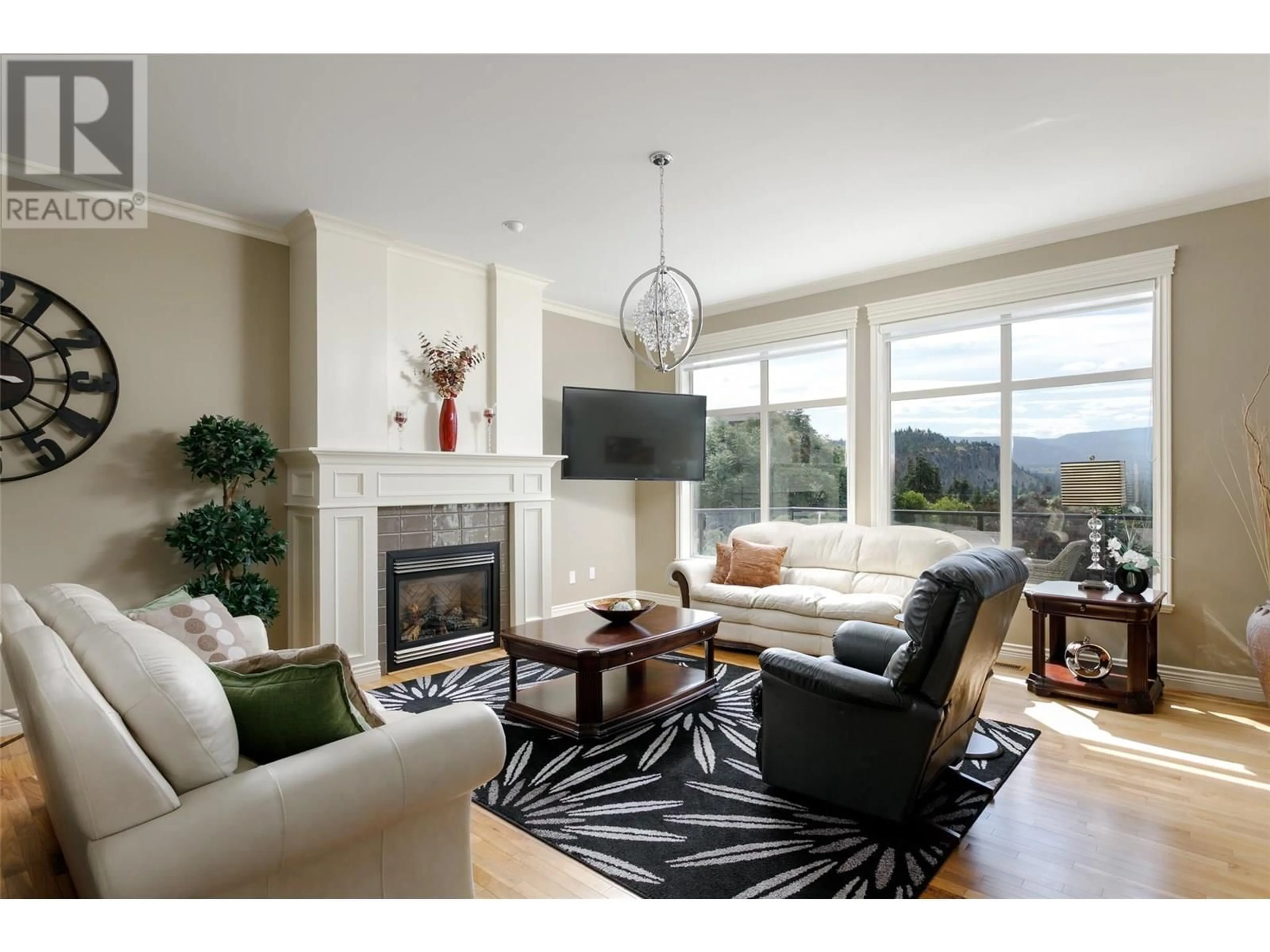 Living room with furniture, unknown for 636 SPRUCEVIEW PLACE SOUTH, Kelowna British Columbia V1V2P7