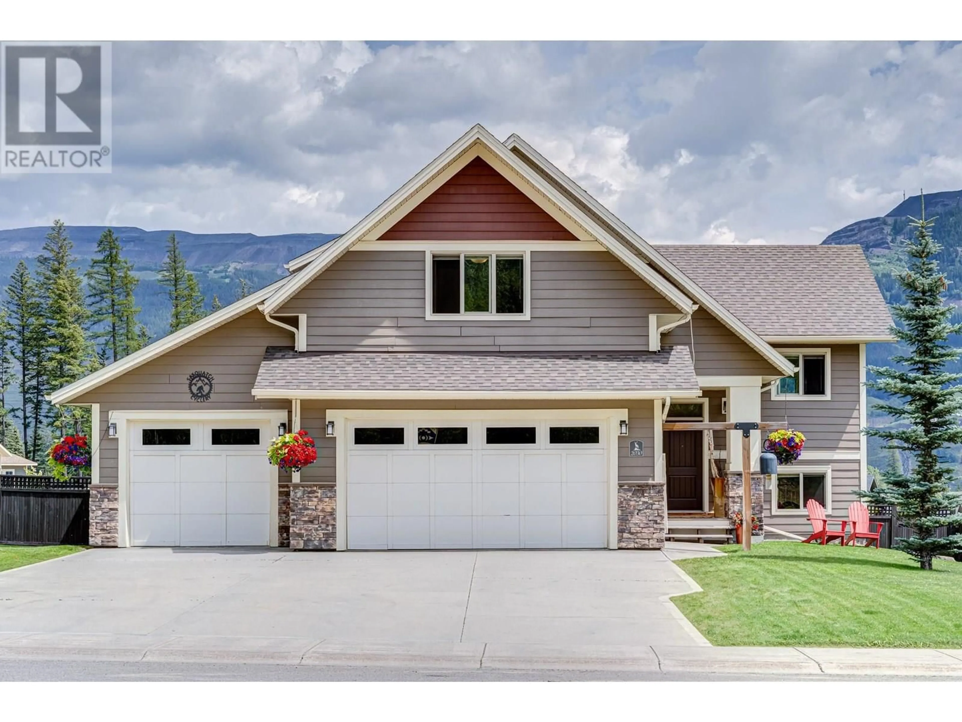 Home with vinyl exterior material, mountain view for 2030 GOLDEN EAGLE DRIVE, Sparwood British Columbia V0B2G2