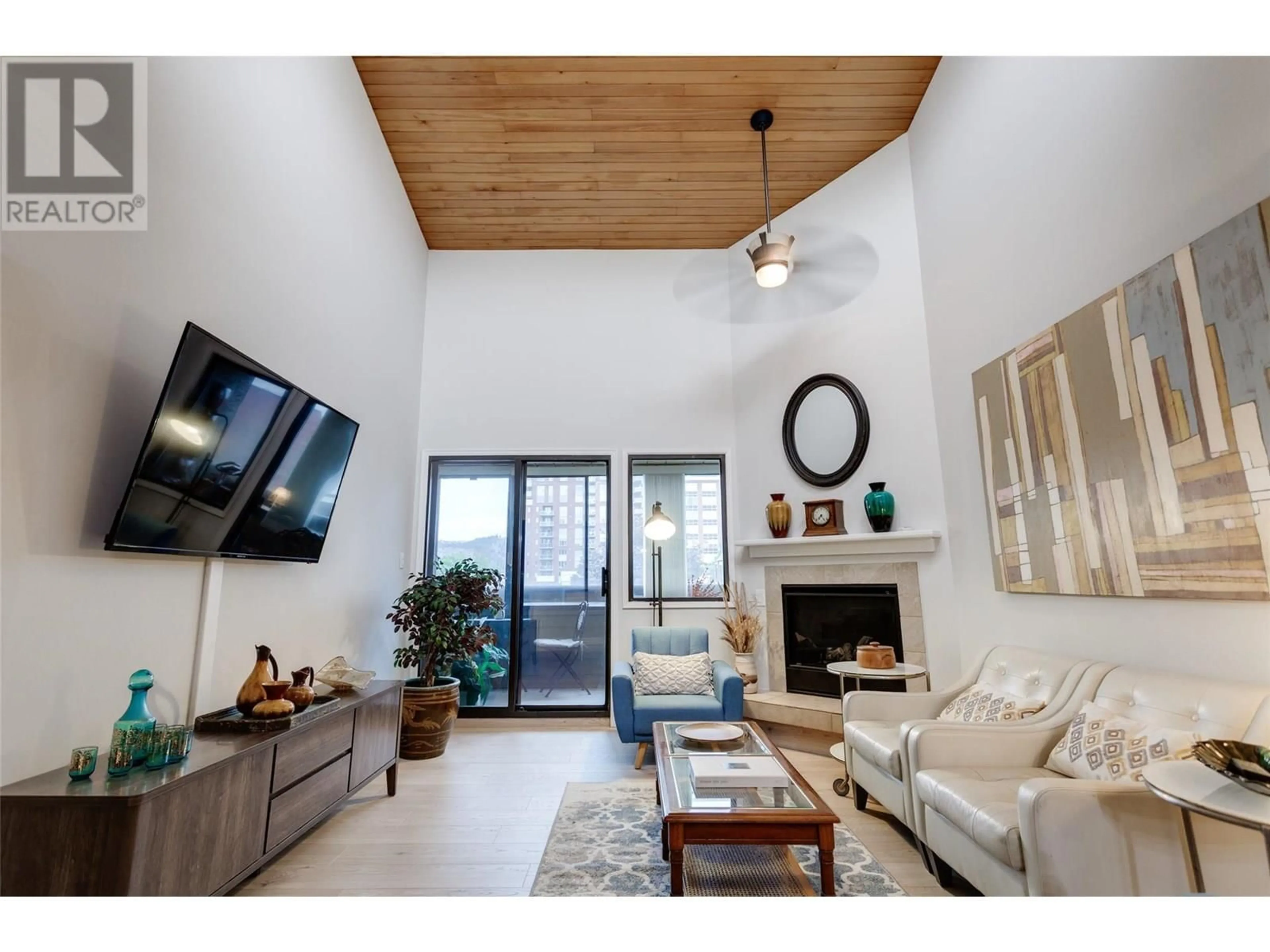 Living room with furniture, unknown for 305 - 1056 BERNARD AVENUE, Kelowna British Columbia V1Y8L7