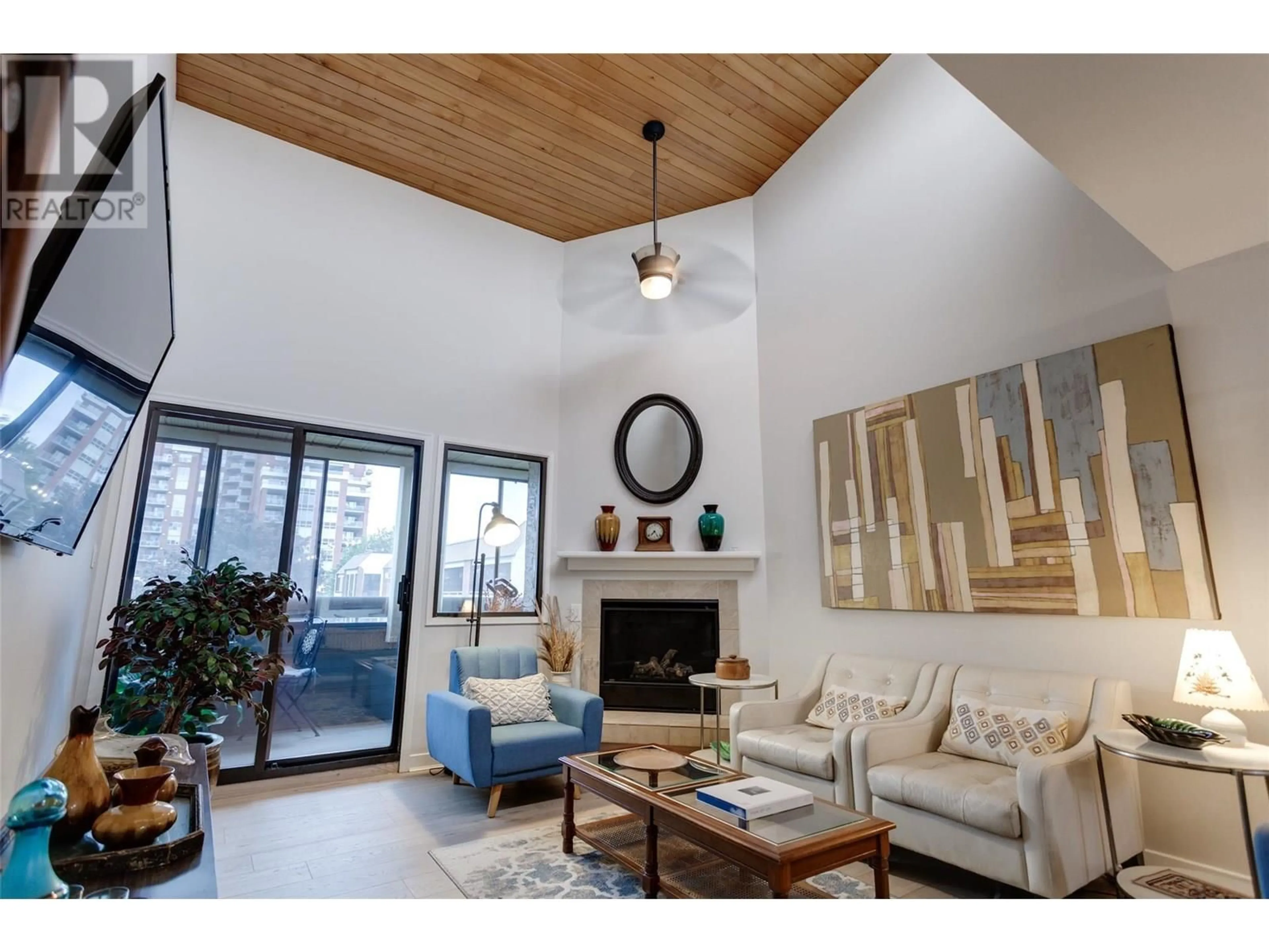 Living room with furniture, unknown for 305 - 1056 BERNARD AVENUE, Kelowna British Columbia V1Y8L7