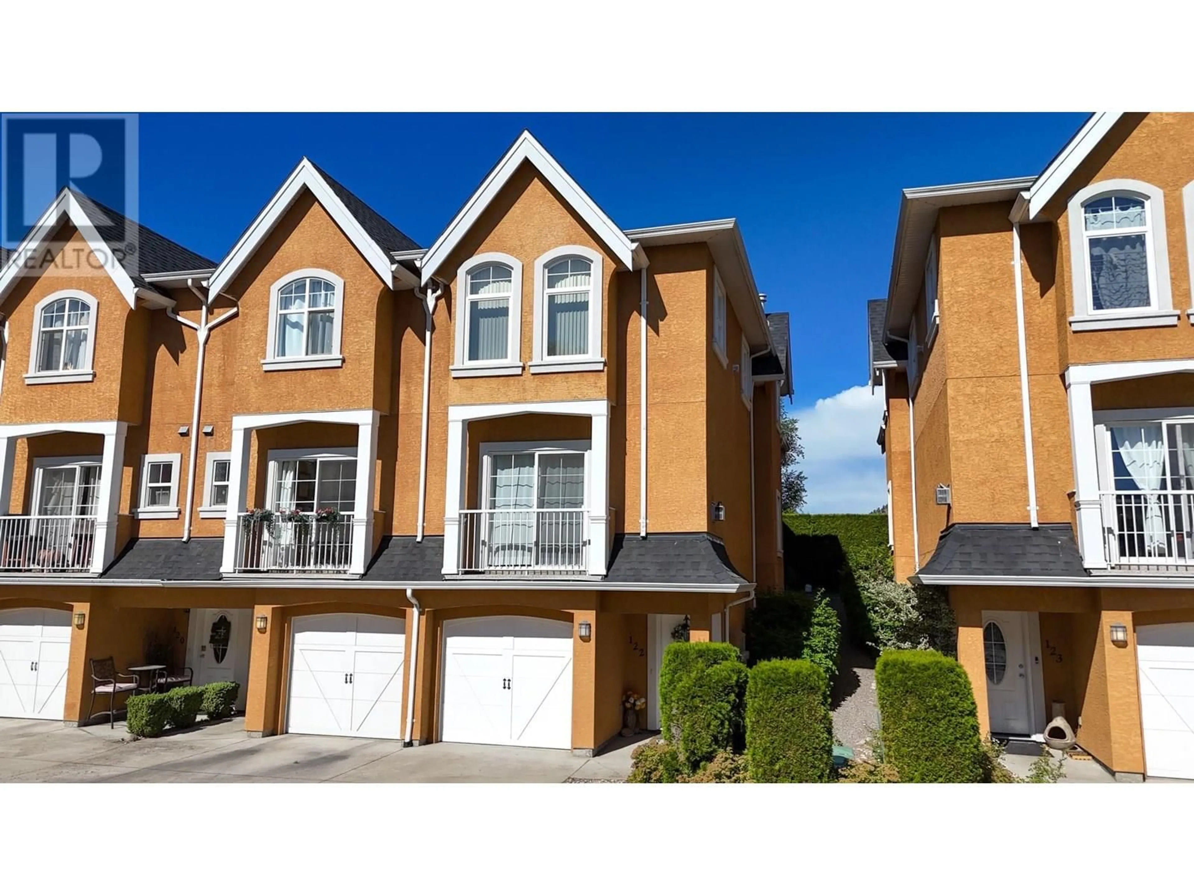 Home with vinyl exterior material, street for 122 - 456 MCPHEE STREET, Kelowna British Columbia V1X8C5