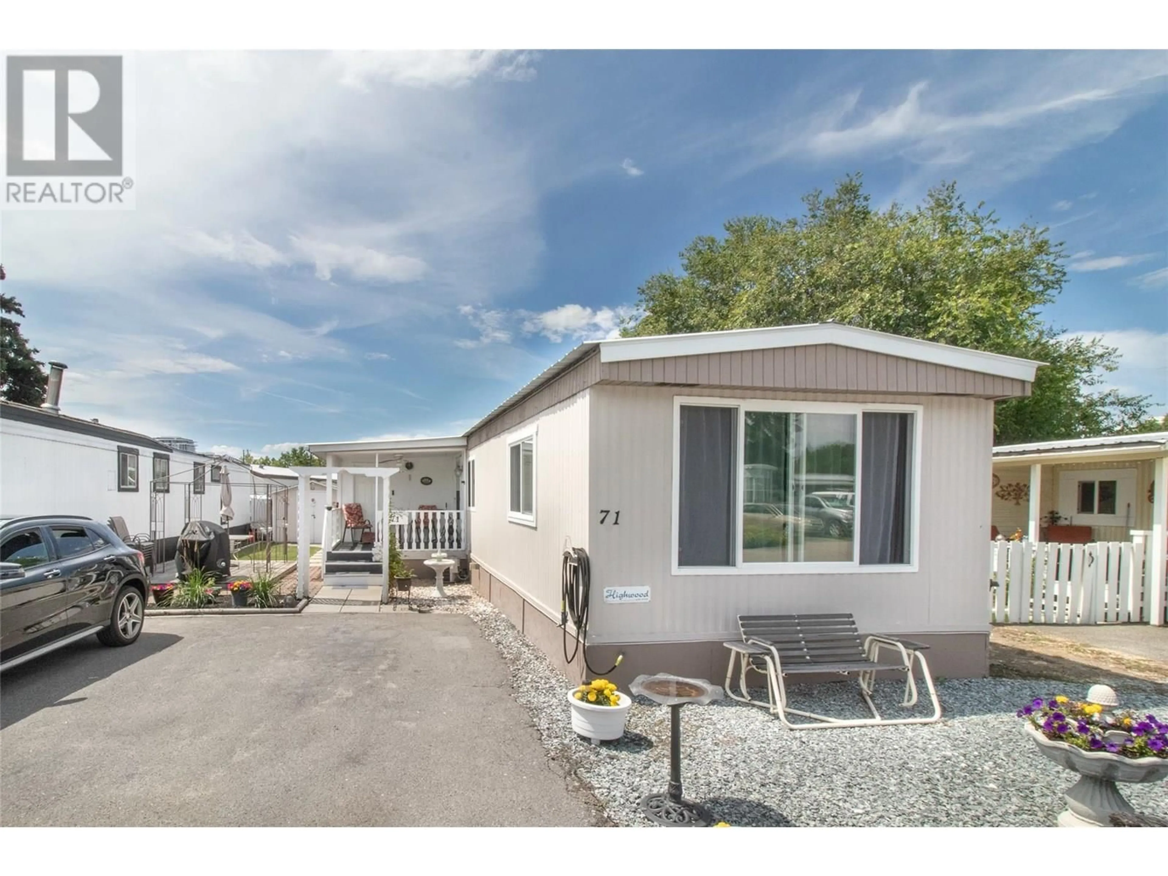 Home with vinyl exterior material, unknown for 71 - 3745 LAKESHORE ROAD, Kelowna British Columbia V1W3K4