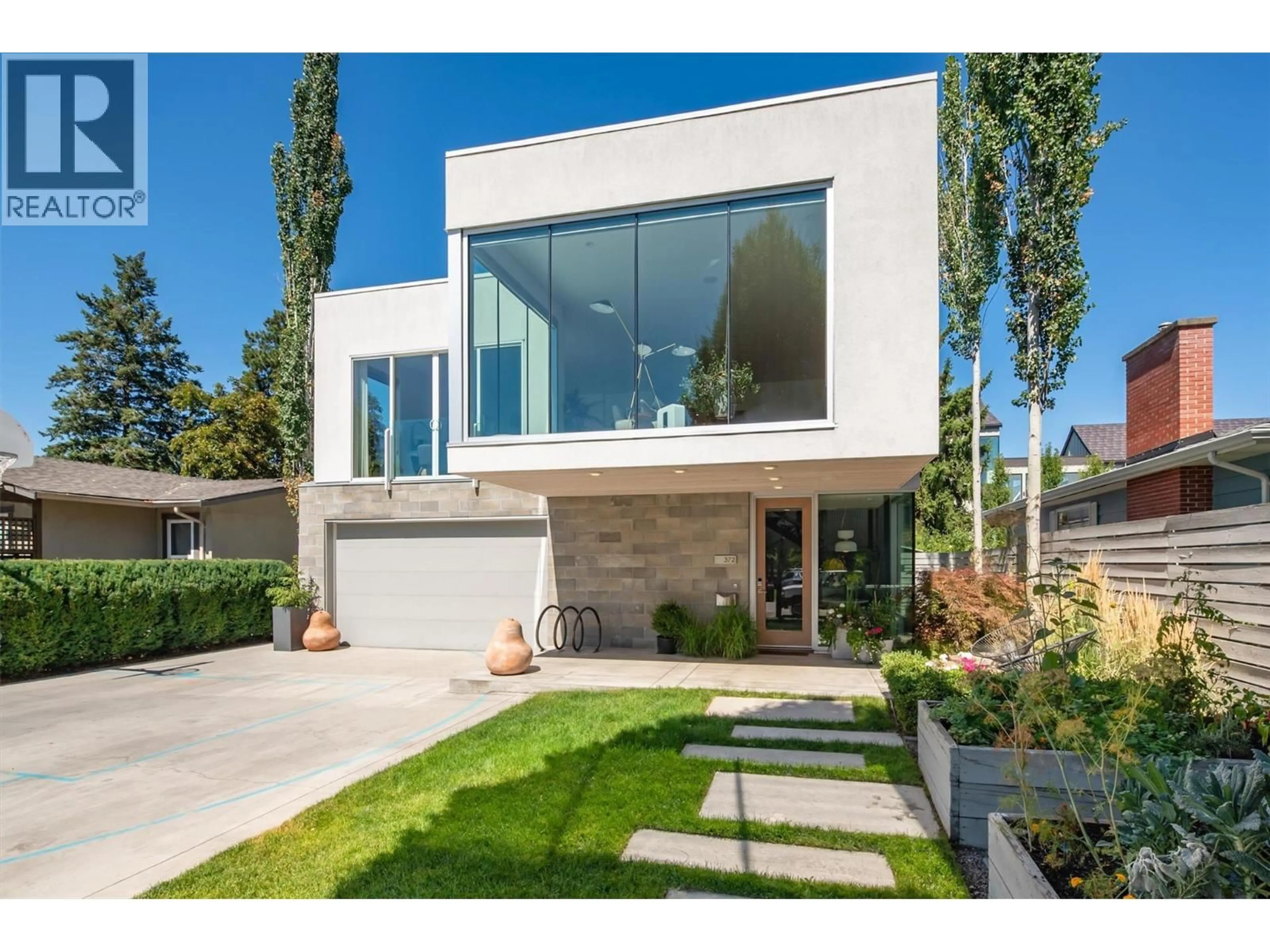 Home with brick exterior material, street for 372 PATTERSON AVENUE, Kelowna British Columbia V1Y5C2