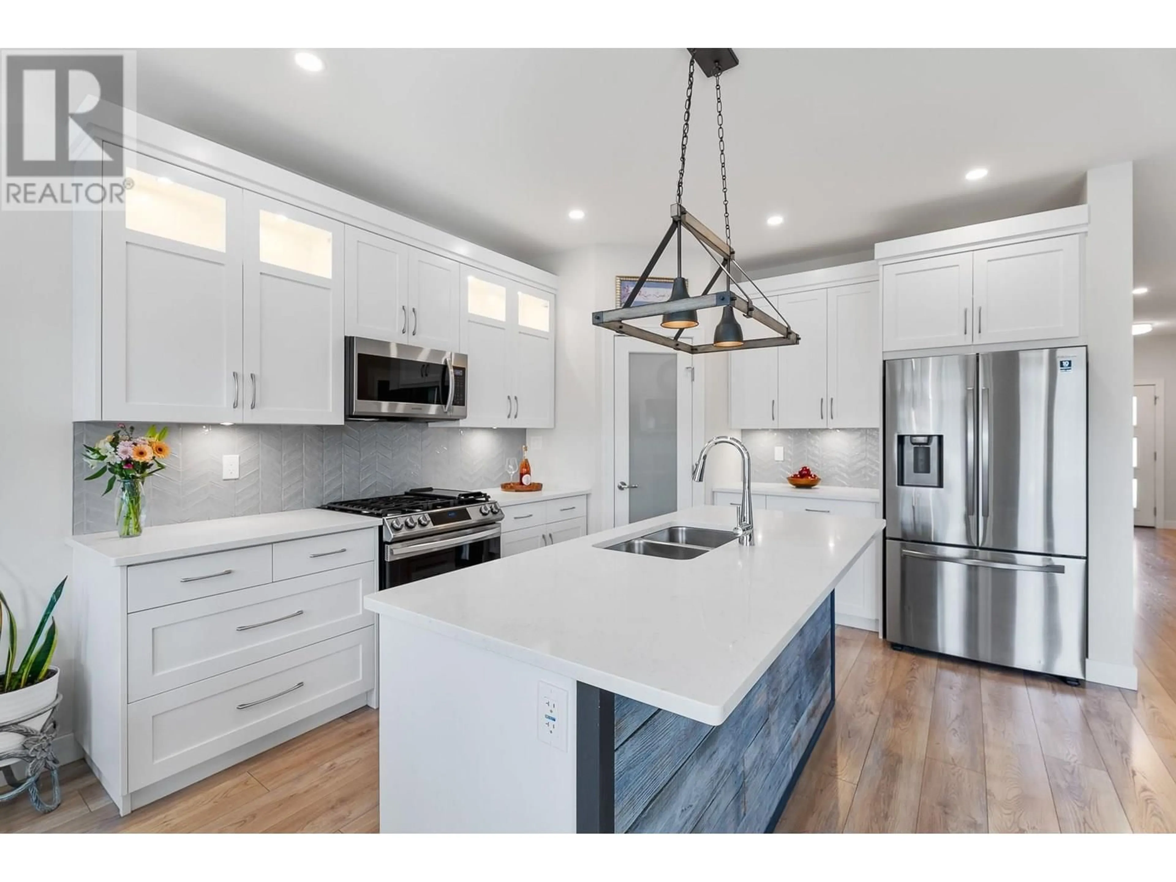 Open concept kitchen, wood/laminate floor for 216 - 641 SHUSWAP ROAD EAST, Kamloops British Columbia V2H0E2