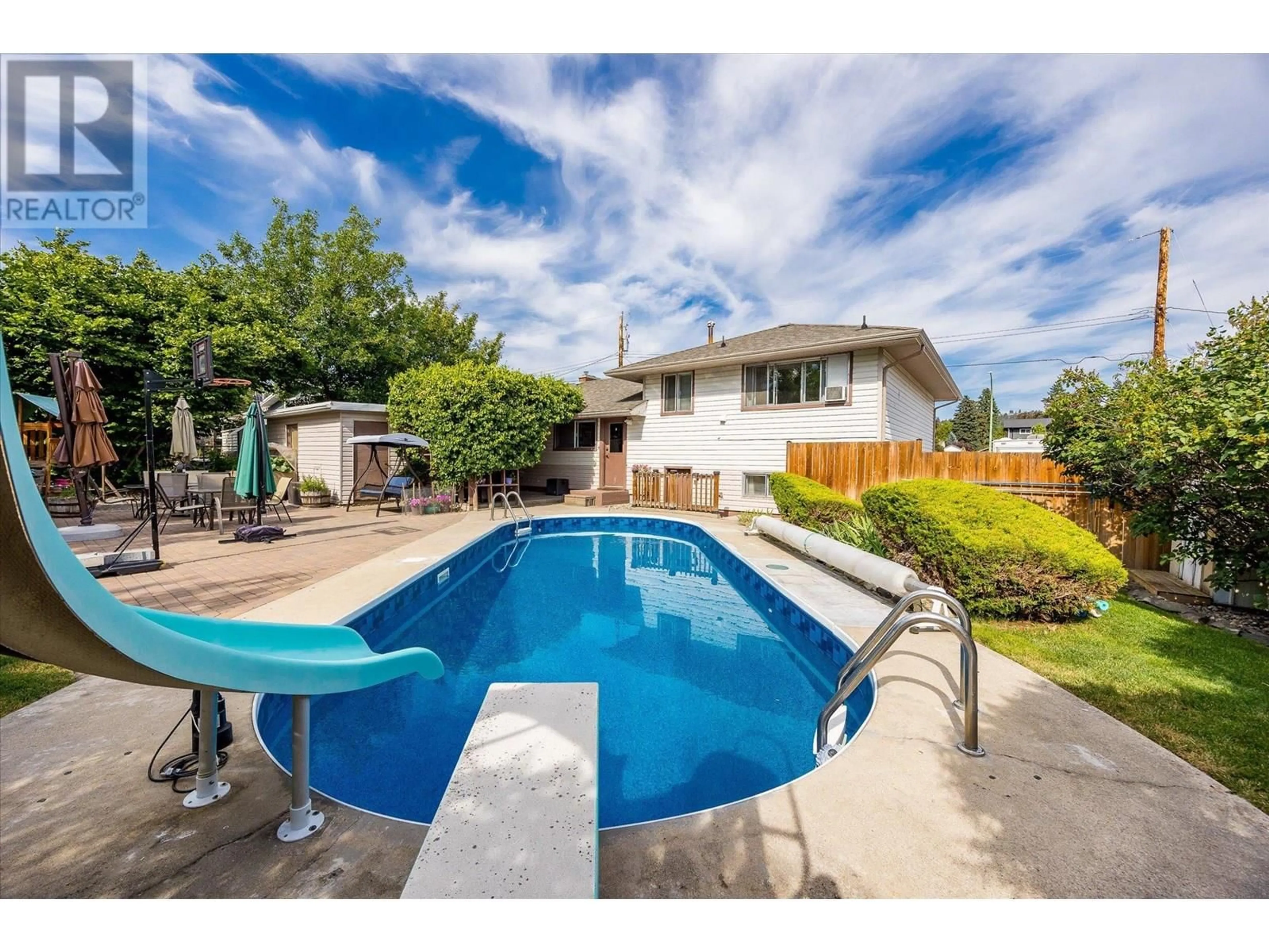 Pool for 980 CLIFTON ROAD, Kelowna British Columbia V1Y4C6