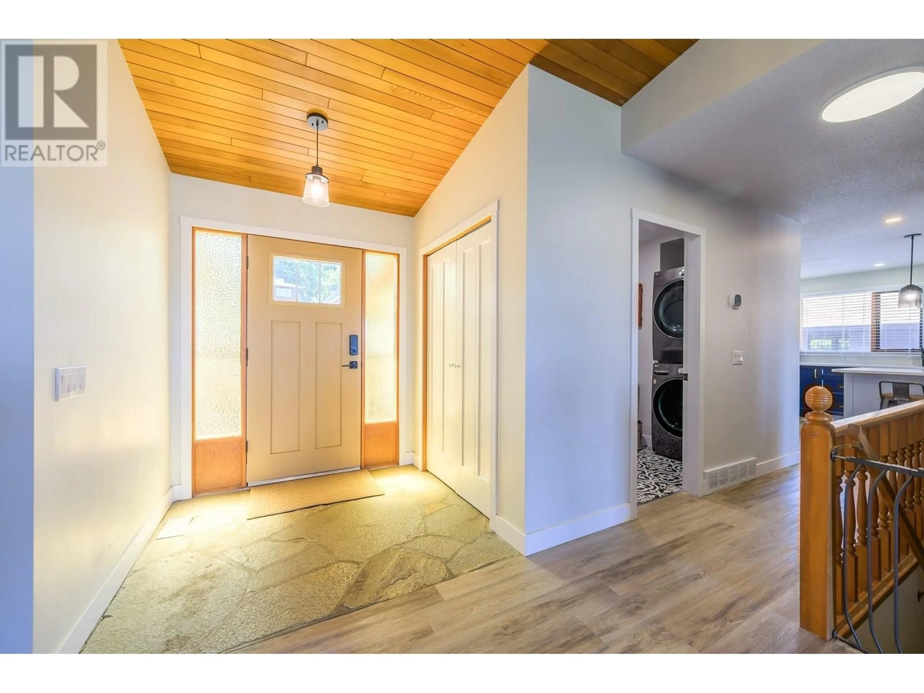 Indoor entryway for 356 GLENEAGLES DRIVE, Kamloops British Columbia V2E1Z4