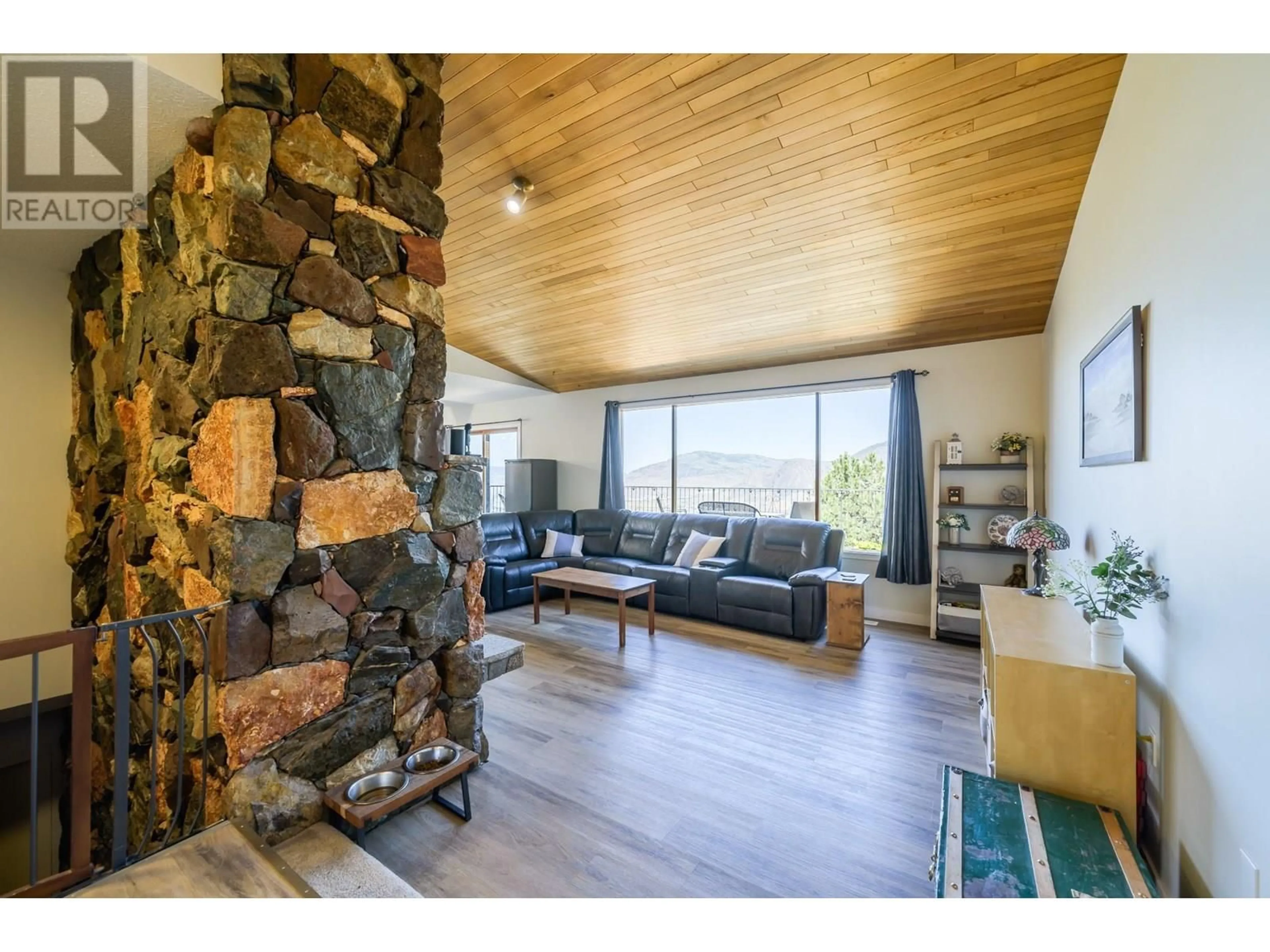 Living room with furniture, wood/laminate floor for 356 GLENEAGLES DRIVE, Kamloops British Columbia V2E1Z4
