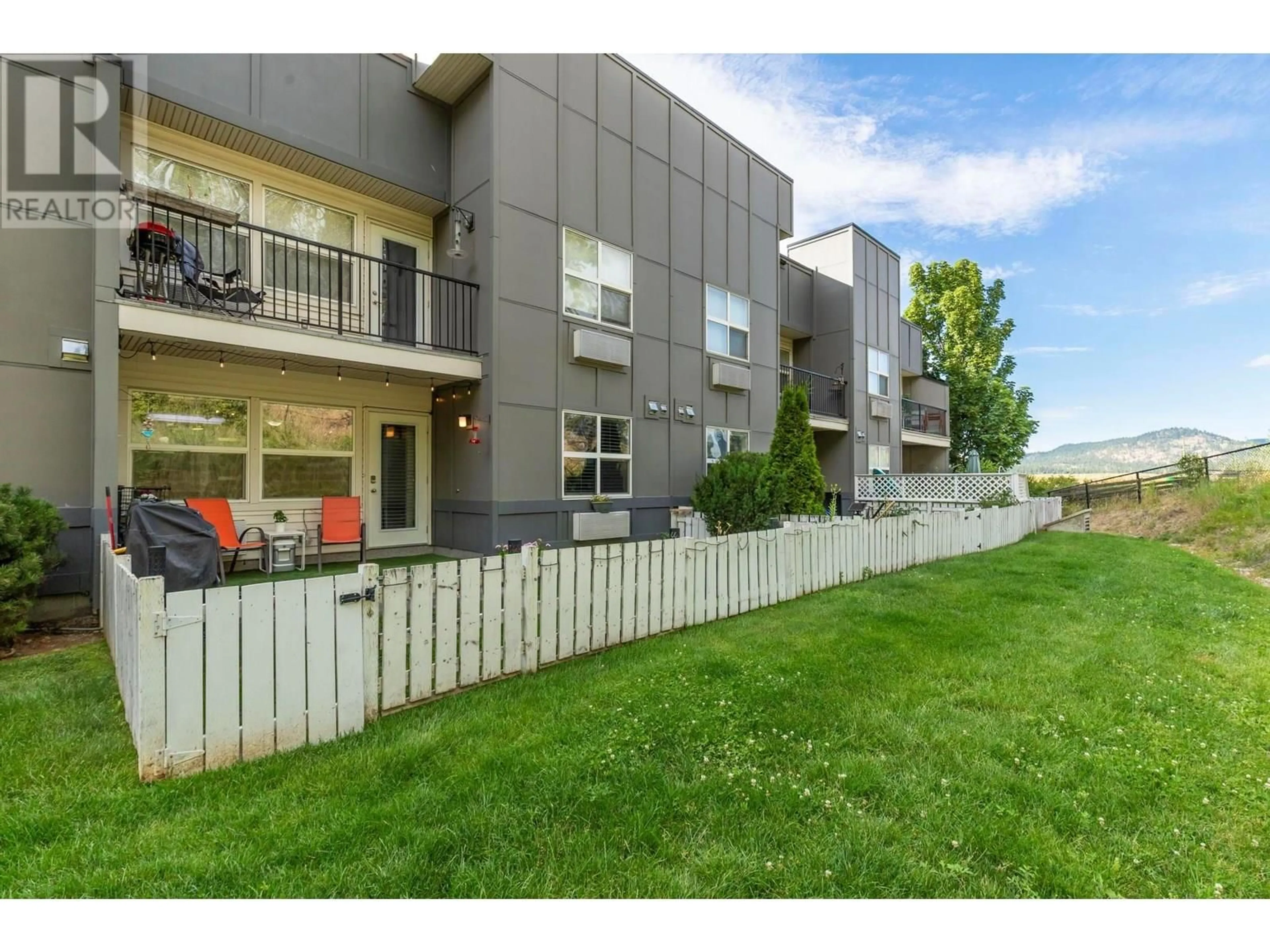 Patio, street for 214 - 1479 GLENMORE ROAD NORTH, Kelowna British Columbia V1V2C5