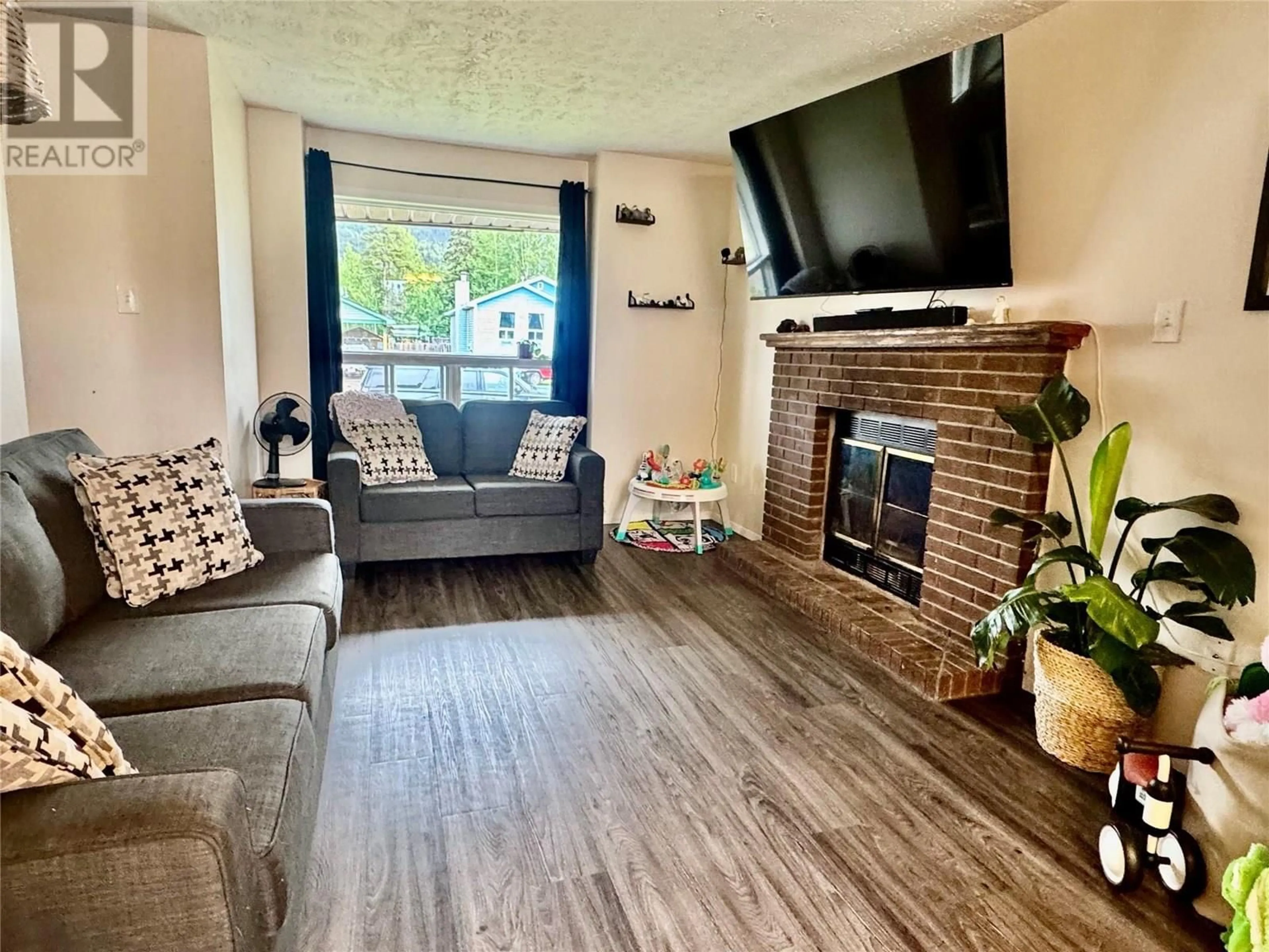 Living room with furniture, wood/laminate floor for 128 FELLERS AVENUE, Tumbler Ridge British Columbia V0C2W0