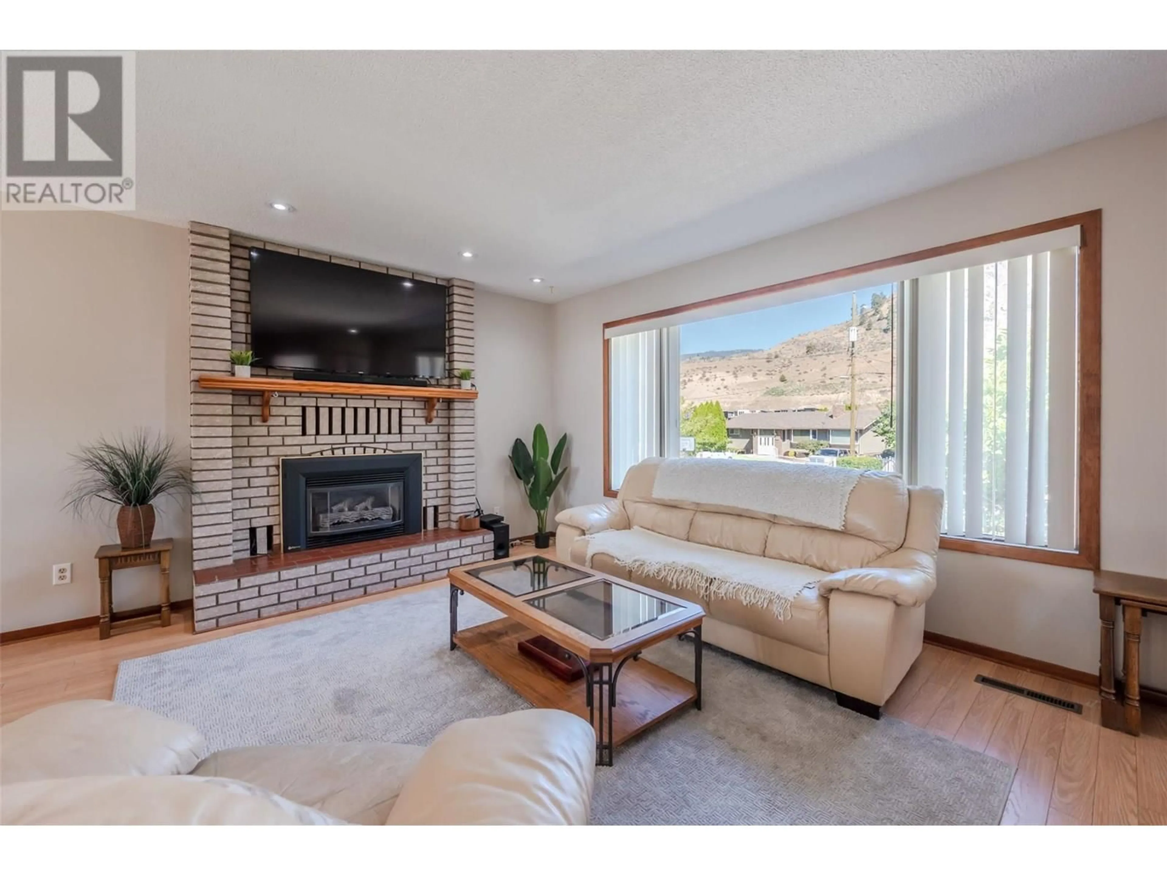 Living room with furniture, unknown for 5863 FAIRVIEW PLACE PLACE, Oliver British Columbia V0H1T0