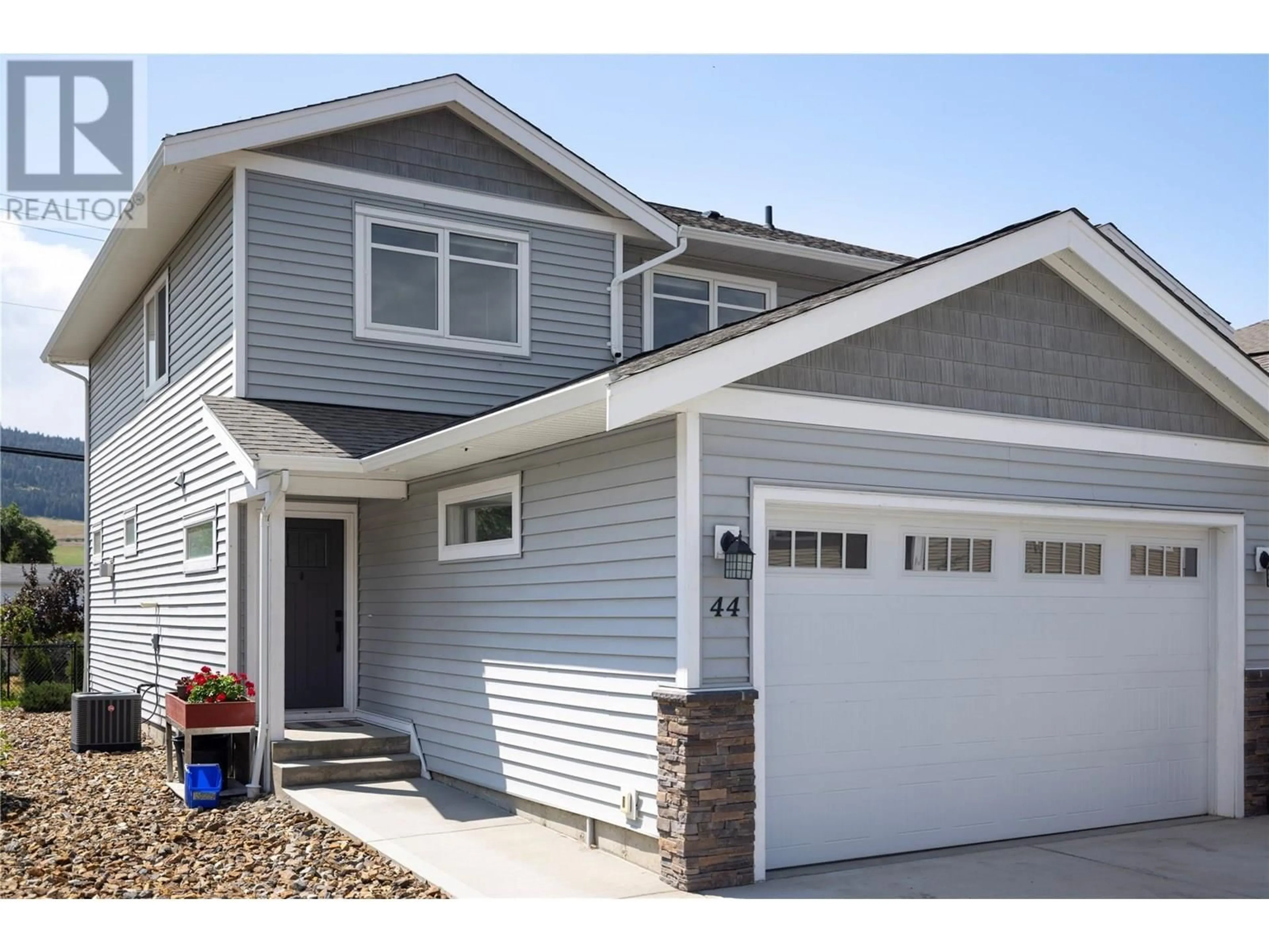 Home with vinyl exterior material, street for 44 - 6635 TRONSON ROAD, Vernon British Columbia V1H2K4