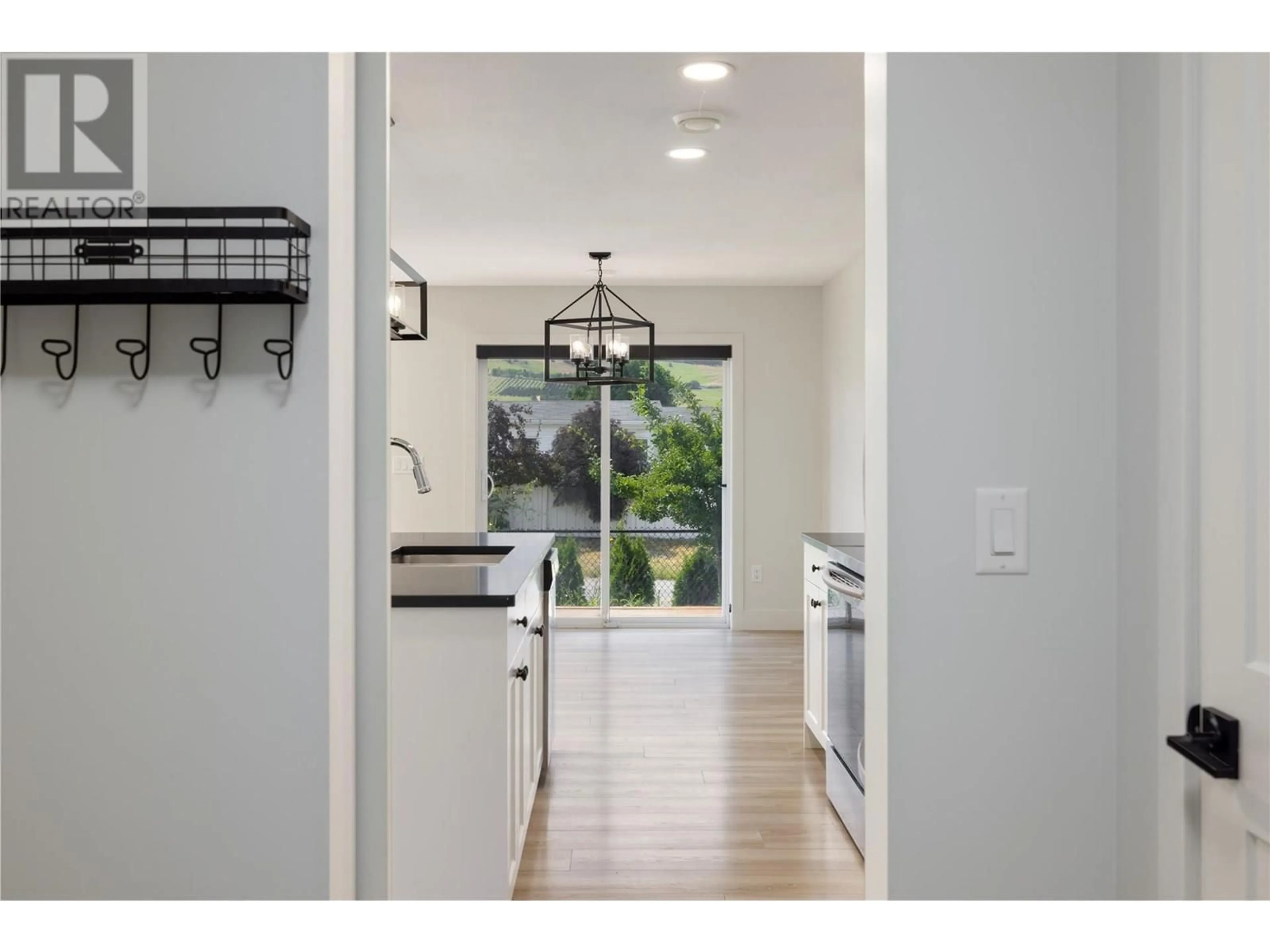Indoor entryway for 44 - 6635 TRONSON ROAD, Vernon British Columbia V1H2K4