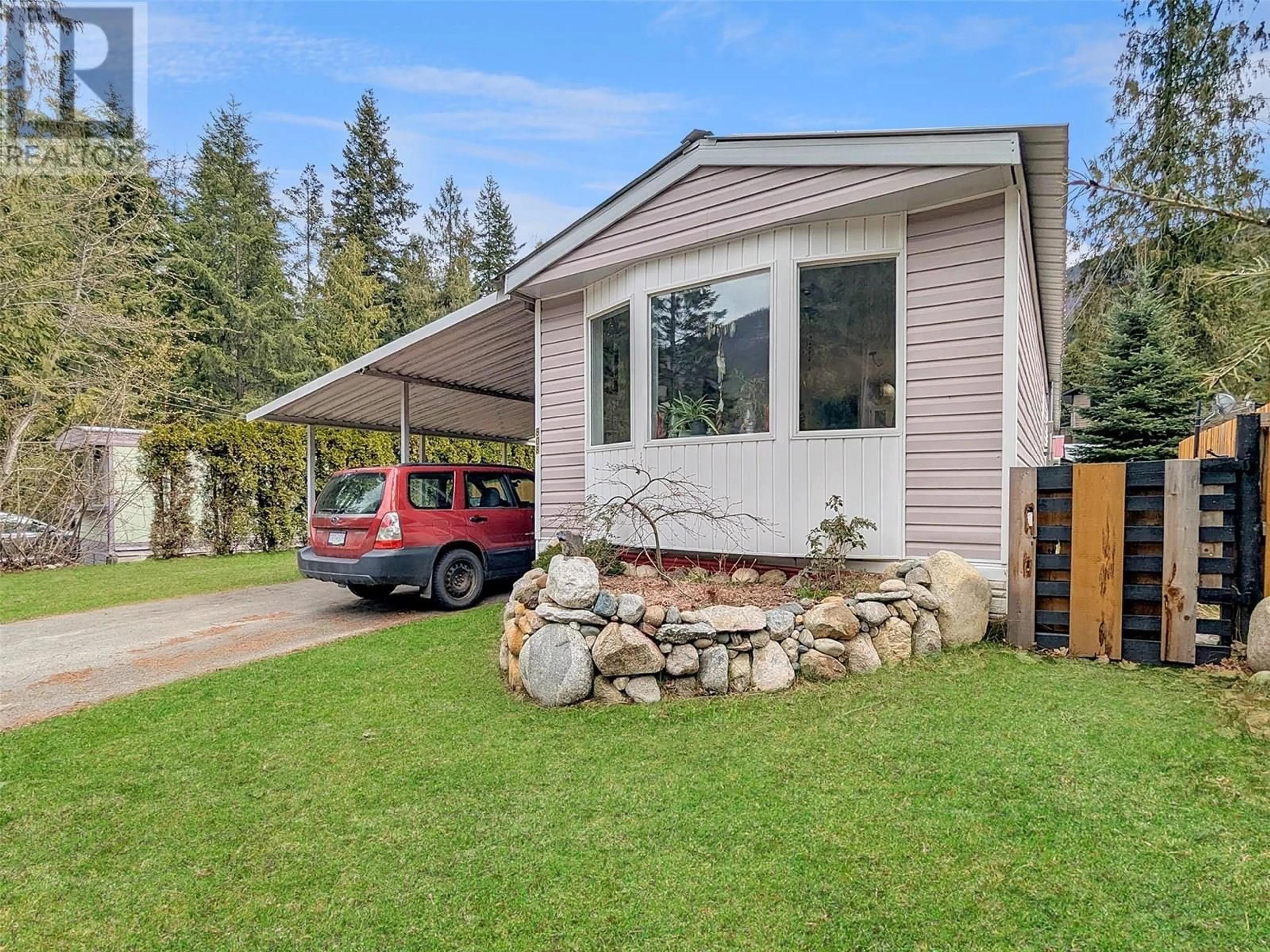 Home with vinyl exterior material, street for 808 NELSON STREET, Slocan British Columbia V0G2C0