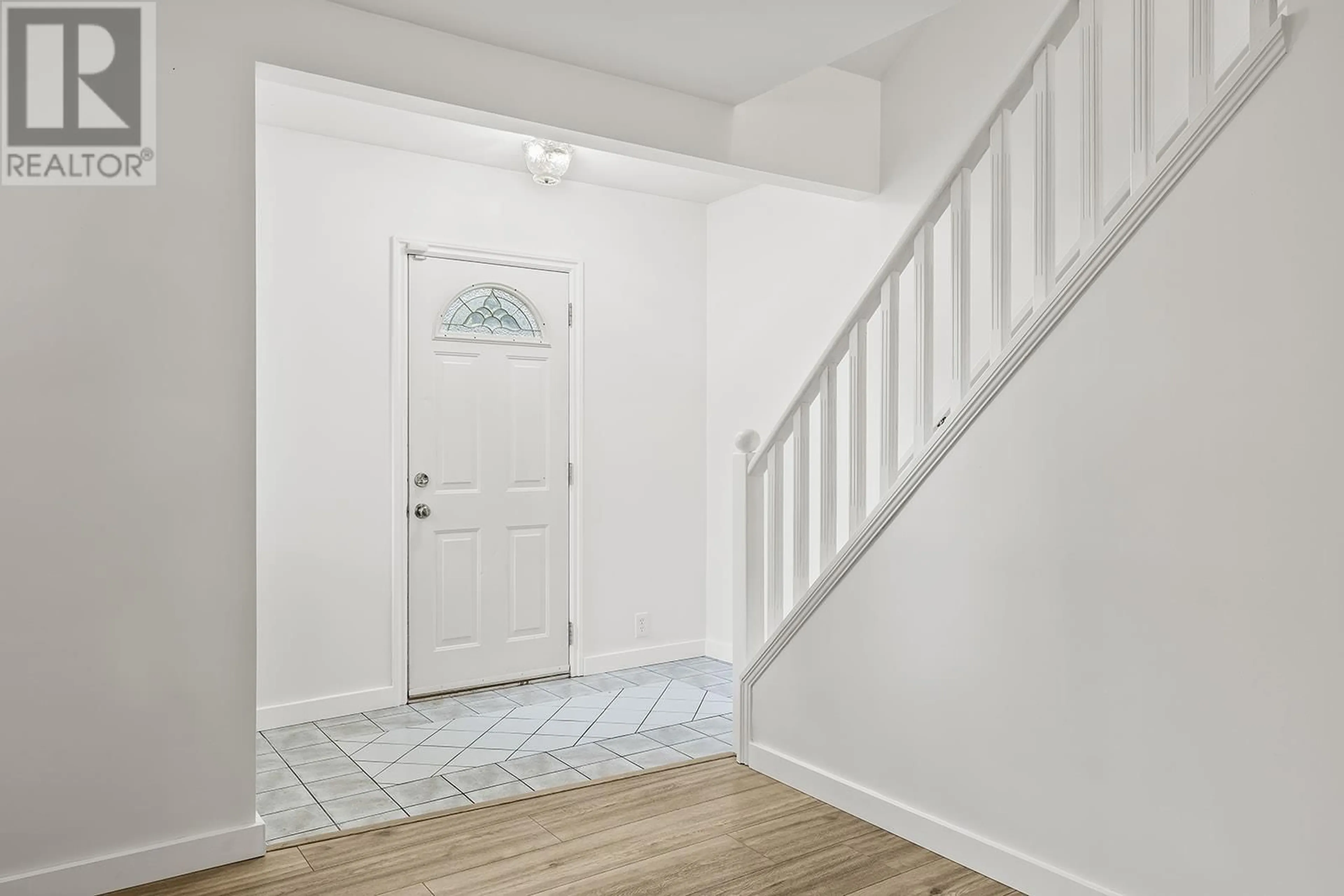 Indoor entryway for 765 BIRCH AVENUE, Kelowna British Columbia V1Y5H3