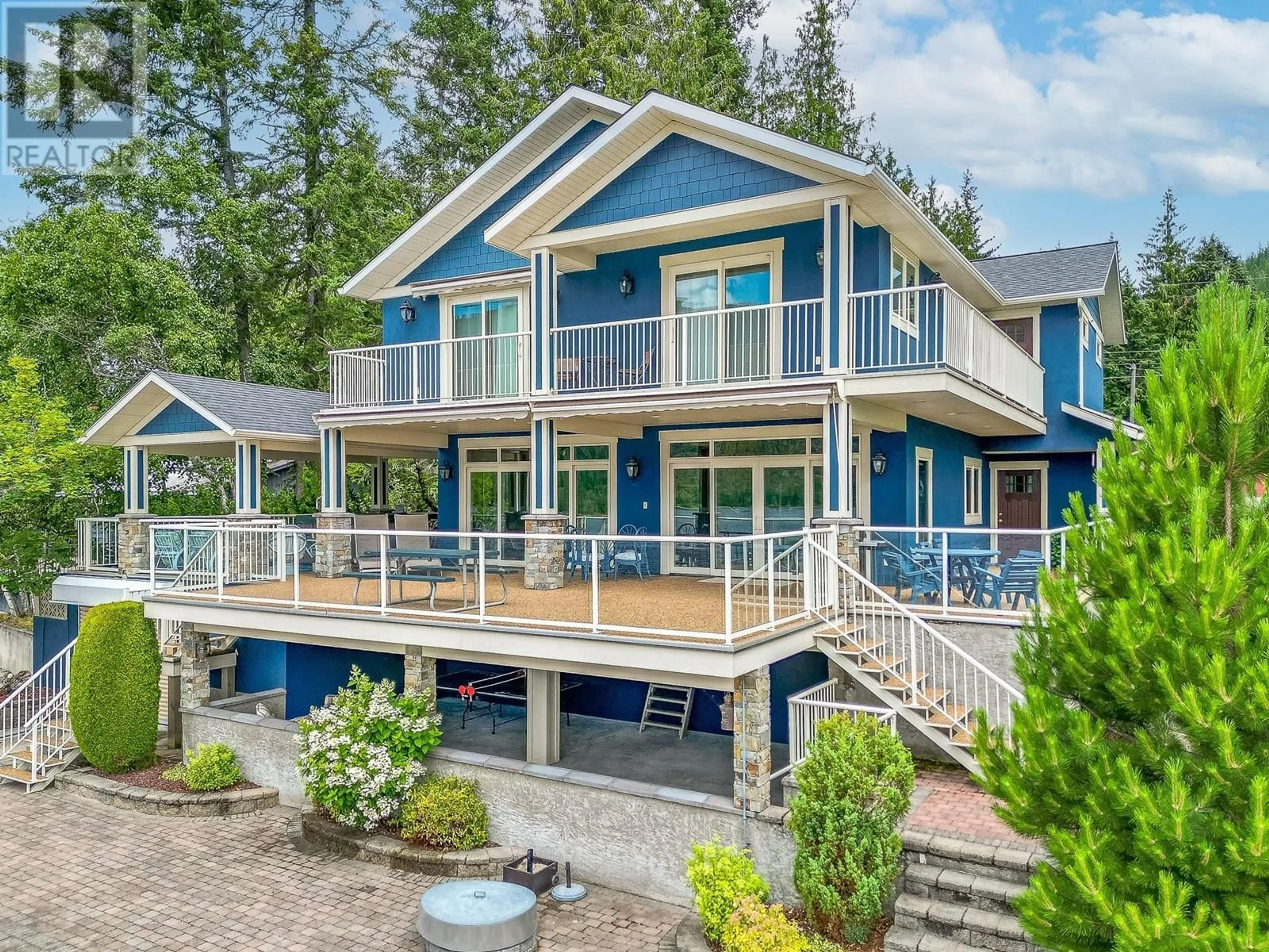 Home with vinyl exterior material, water/lake/river/ocean view for 44 MONTCALM CRESCENT, Sicamous British Columbia V0E2V1