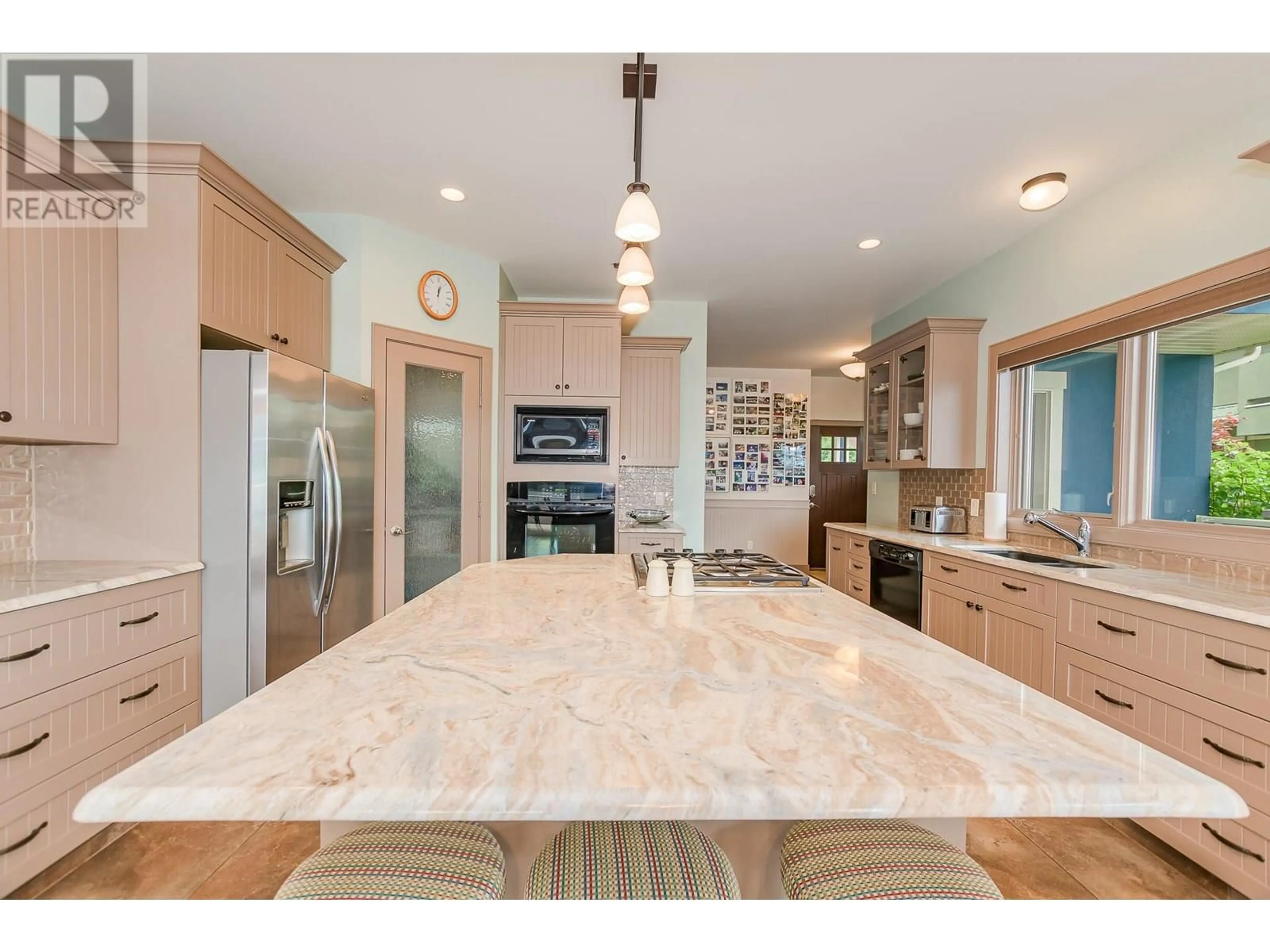 Open concept kitchen, ceramic/tile floor for 44 MONTCALM CRESCENT, Sicamous British Columbia V0E2V1