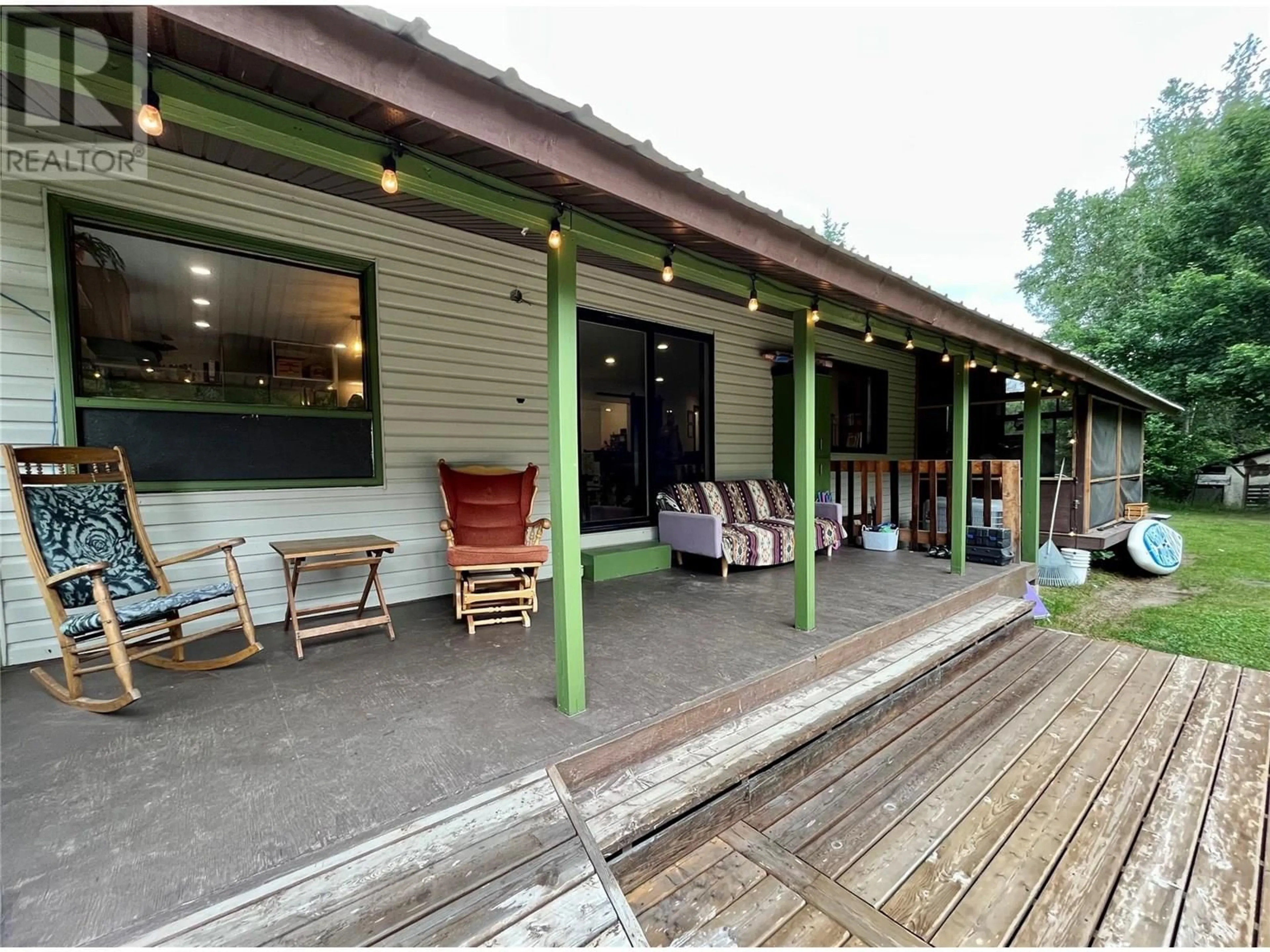 Patio, unknown for 6450 APPLEDALE LOWER ROAD, Appledale British Columbia V0G2J0
