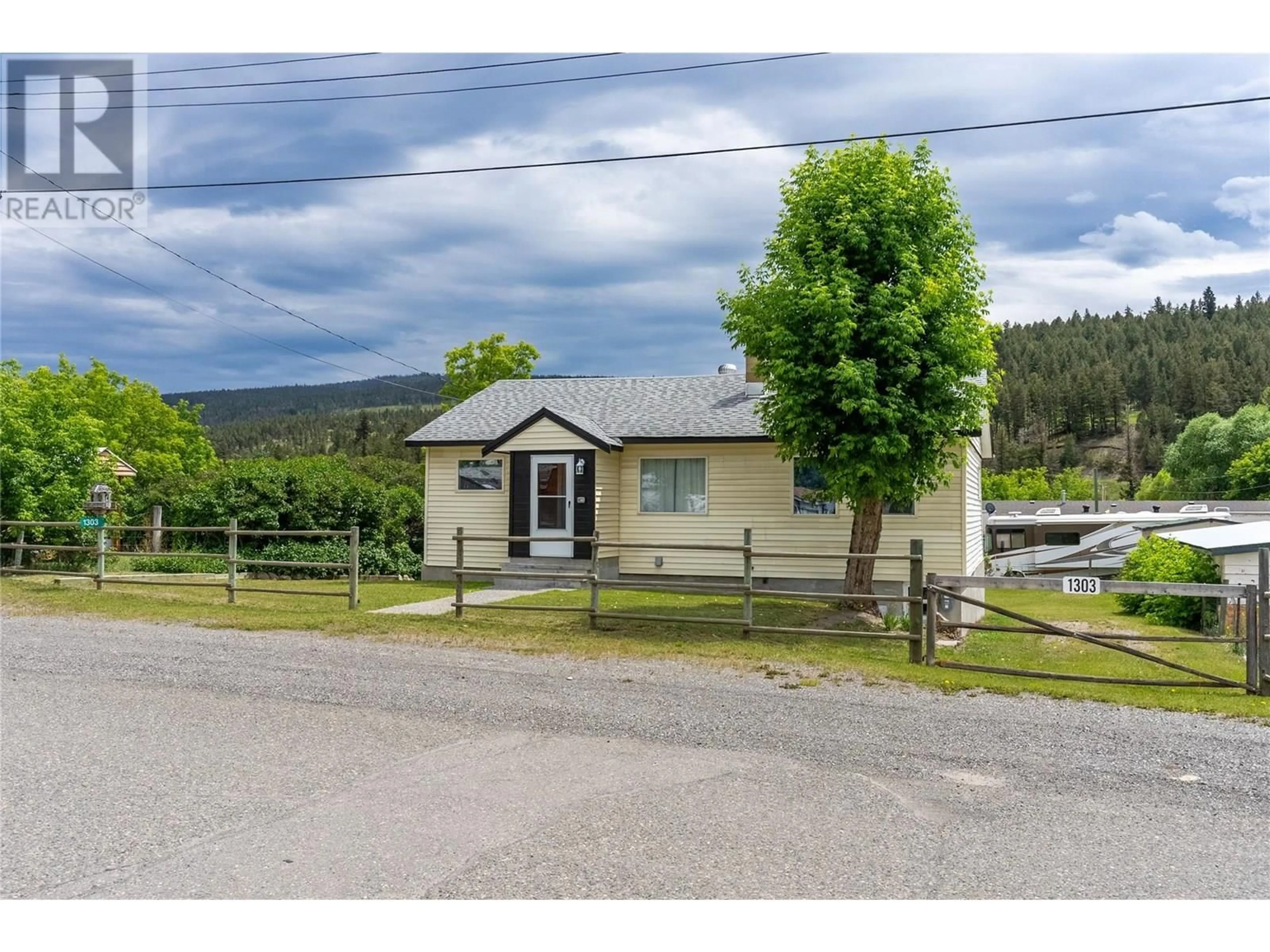 A pic from outside/outdoor area/front of a property/back of a property/a pic from drone, mountain view for 1303 BELL STREET, Clinton British Columbia V0K1K0