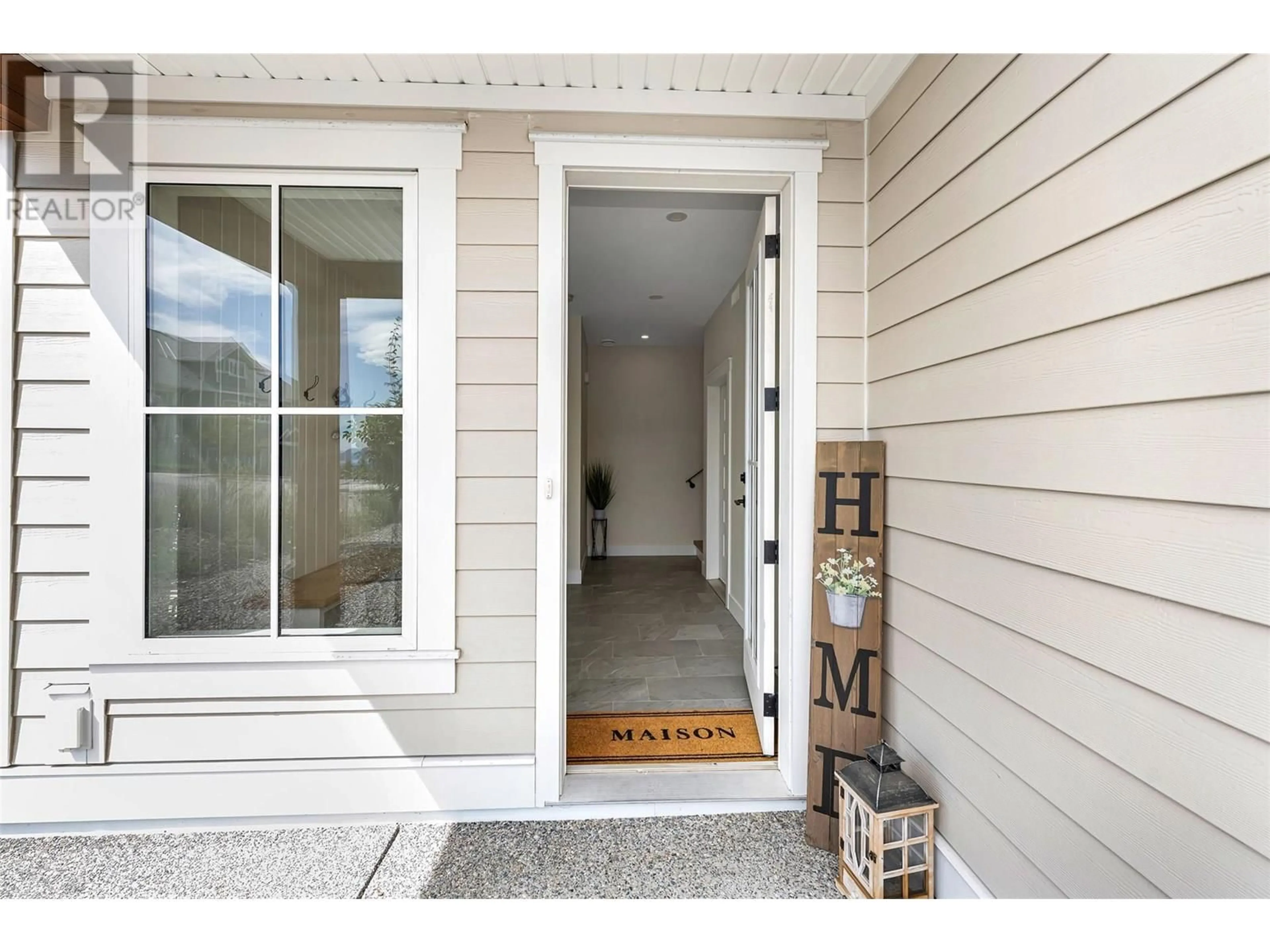Indoor entryway for 109 WHITEFISH ROAD, Vernon British Columbia V1B3M5