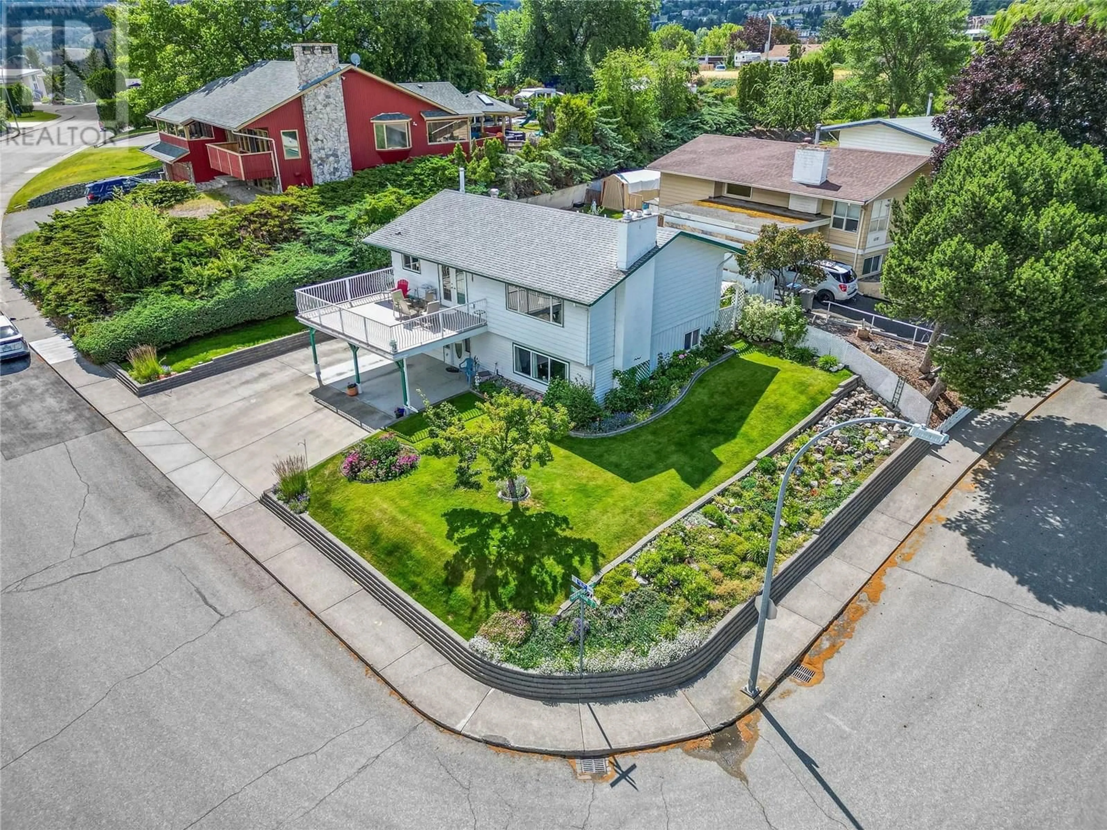 A pic from outside/outdoor area/front of a property/back of a property/a pic from drone, street for 287 GIBRALTAR COURT, Kamloops British Columbia V2C1P2