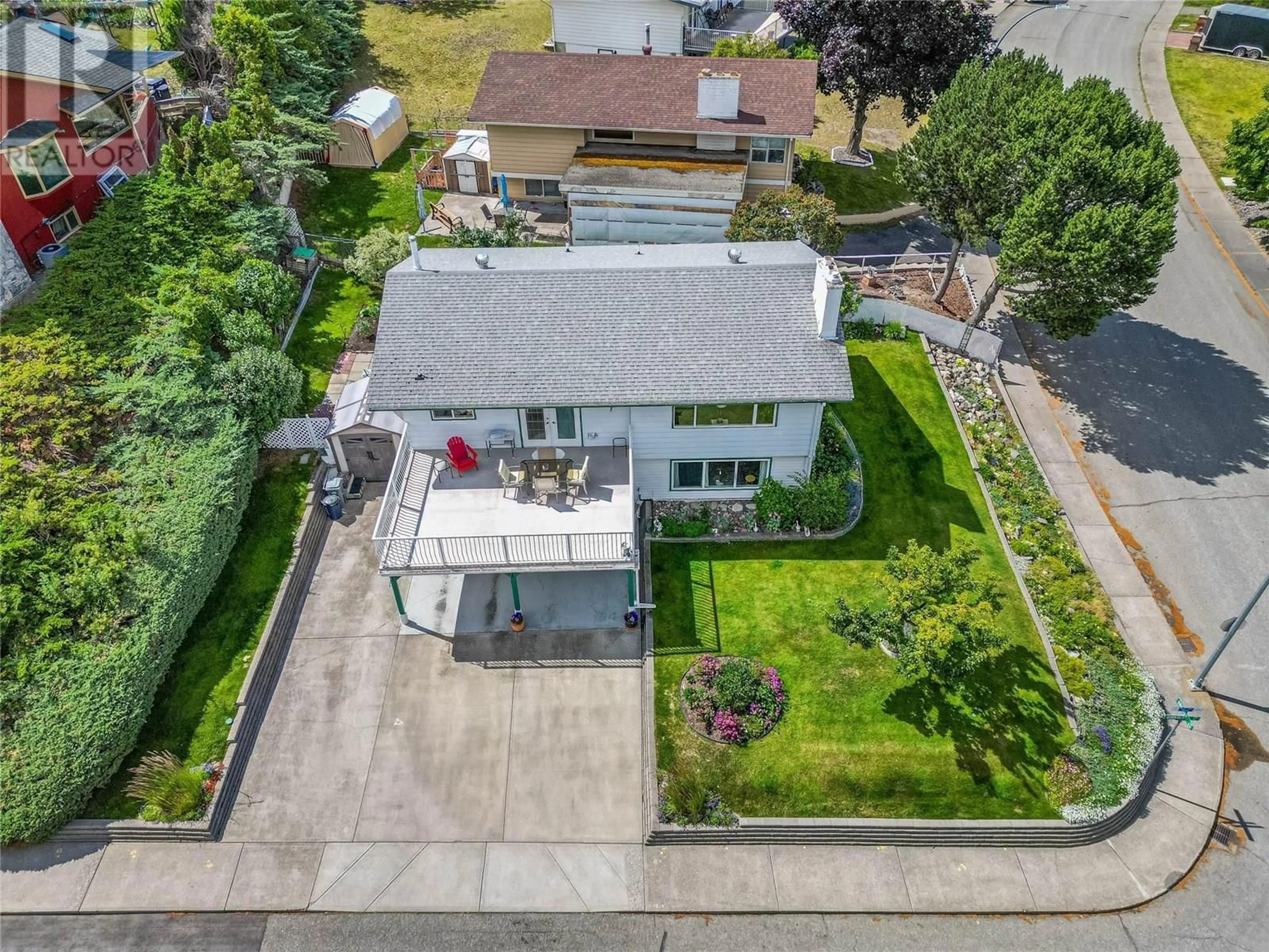 A pic from outside/outdoor area/front of a property/back of a property/a pic from drone, street for 287 GIBRALTAR COURT, Kamloops British Columbia V2C1P2