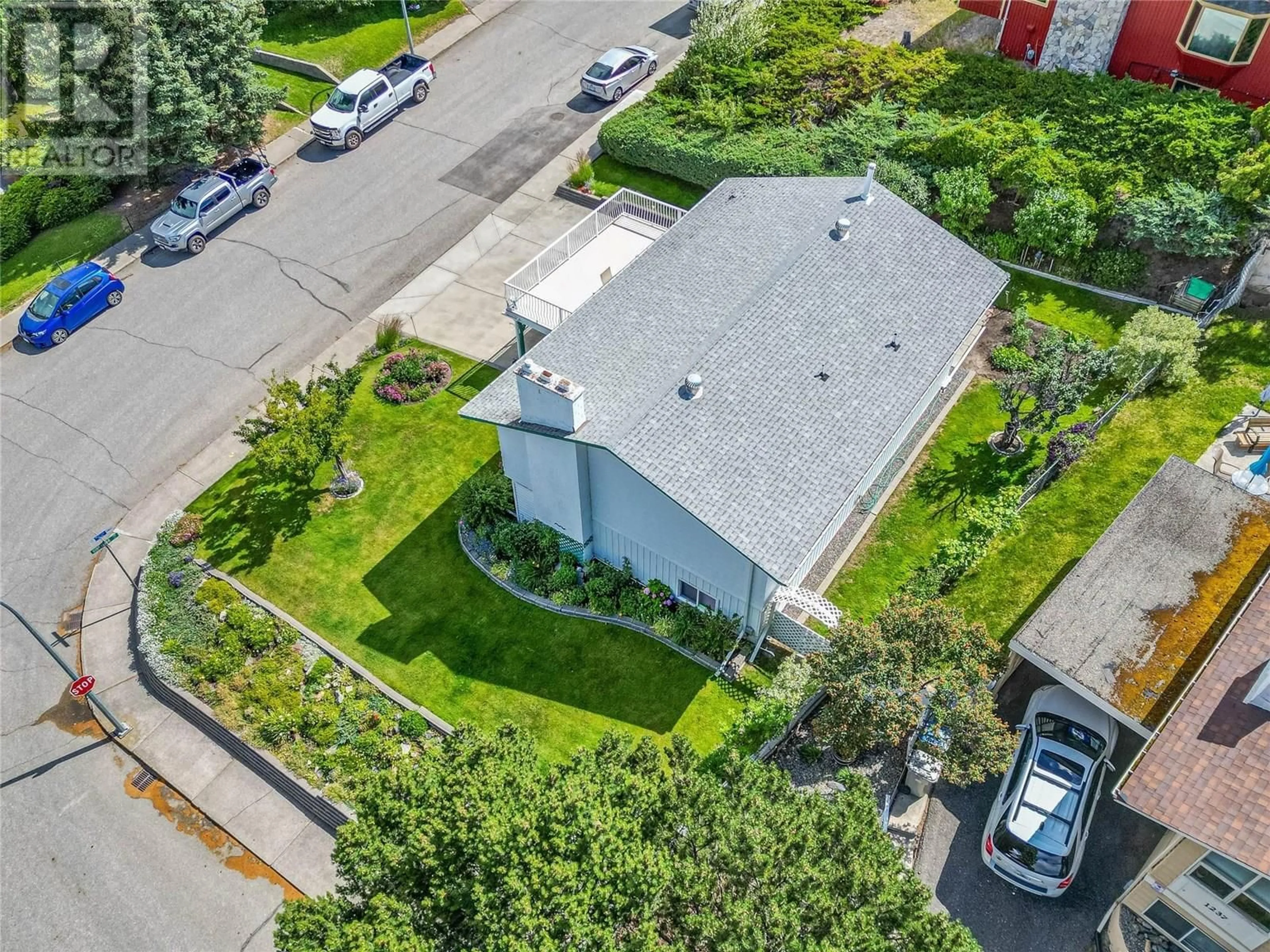 A pic from outside/outdoor area/front of a property/back of a property/a pic from drone, street for 287 GIBRALTAR COURT, Kamloops British Columbia V2C1P2