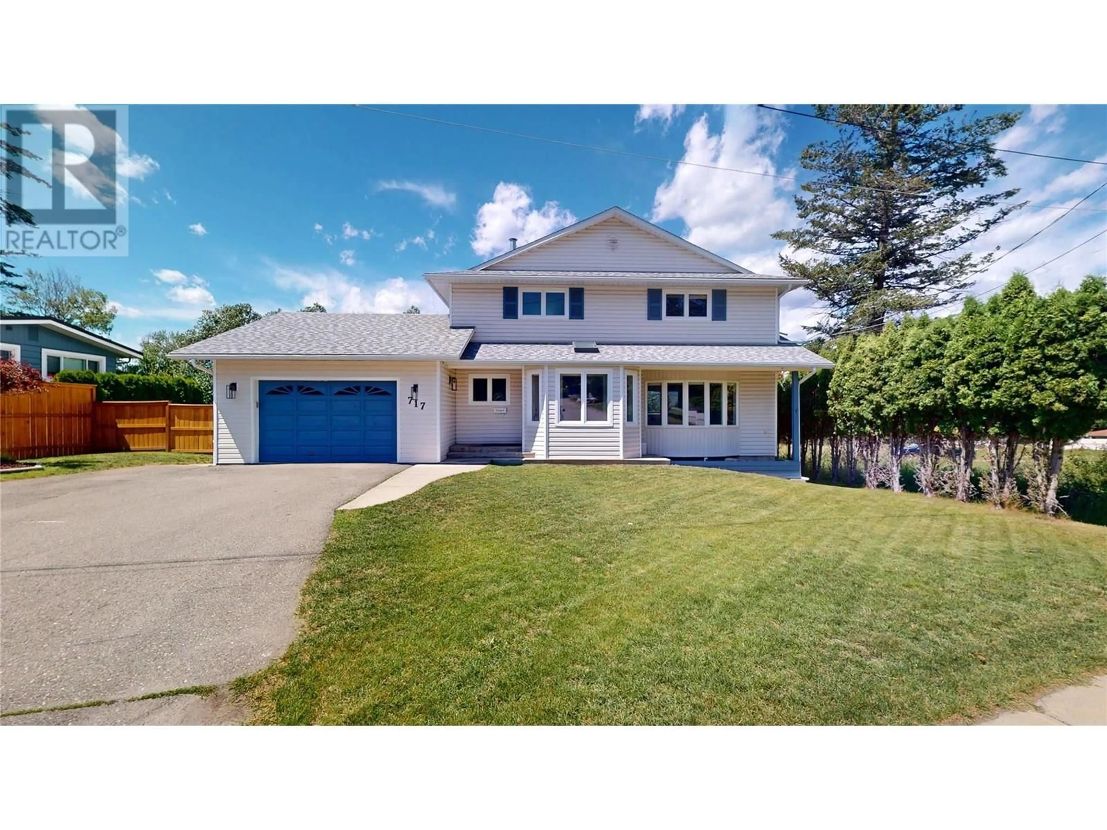 A pic from outside/outdoor area/front of a property/back of a property/a pic from drone, street for 717 27TH AVENUE SOUTH, Cranbrook British Columbia V1C3J6