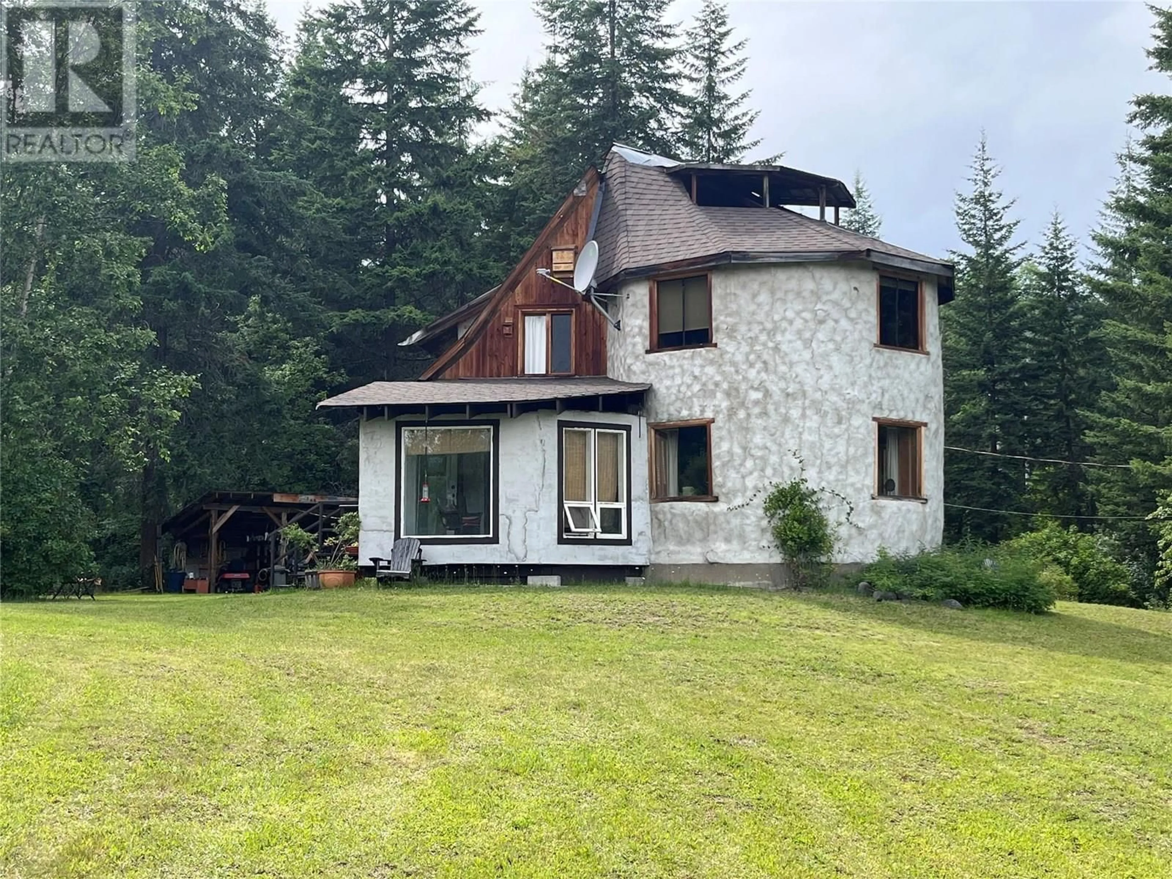 A pic from outside/outdoor area/front of a property/back of a property/a pic from drone, building for 3873 MCNAB ROAD, Clearwater British Columbia V0E2C0