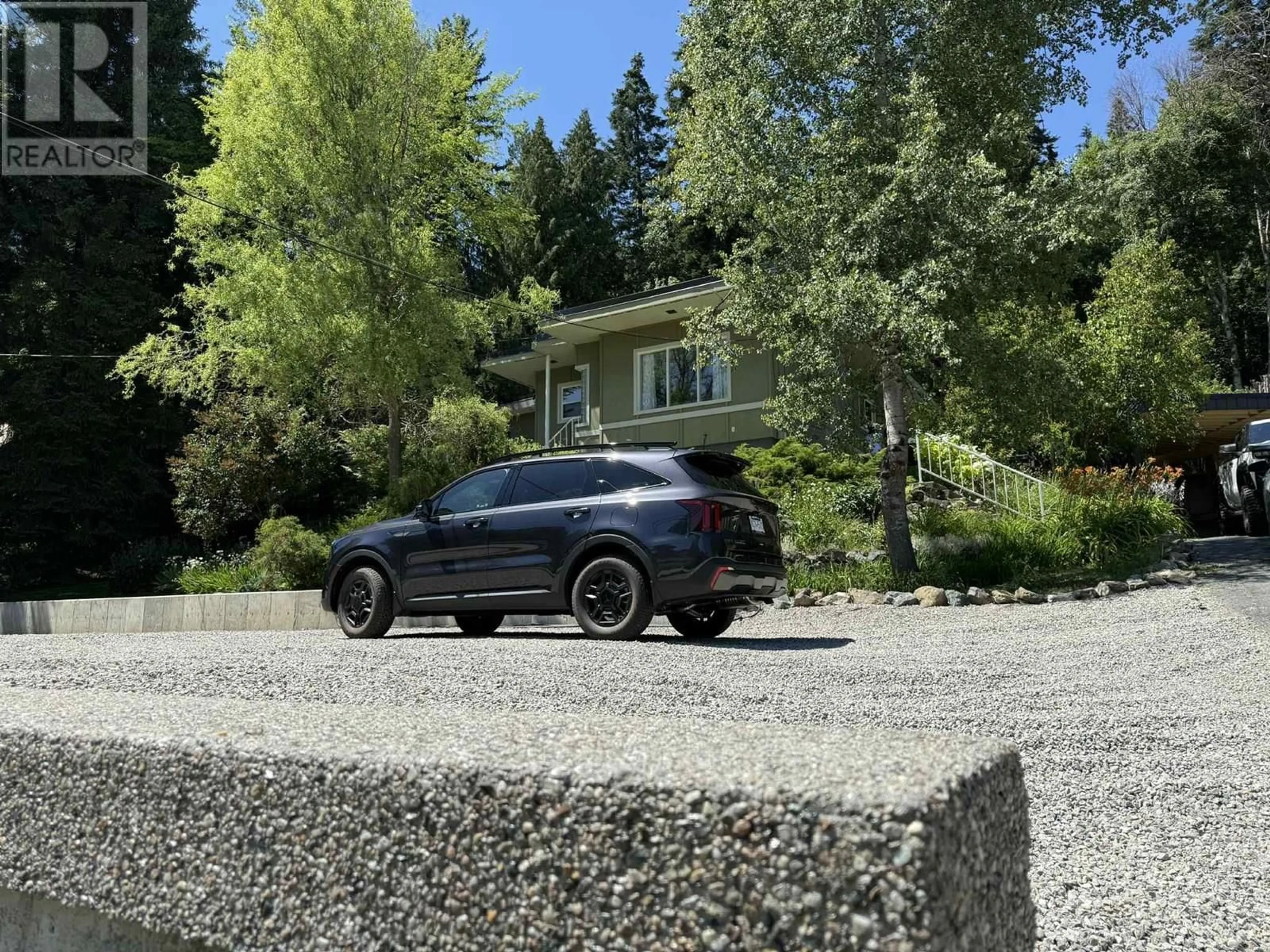 Parking for 1091 3B HIGHWAY, Montrose British Columbia V0G1P0