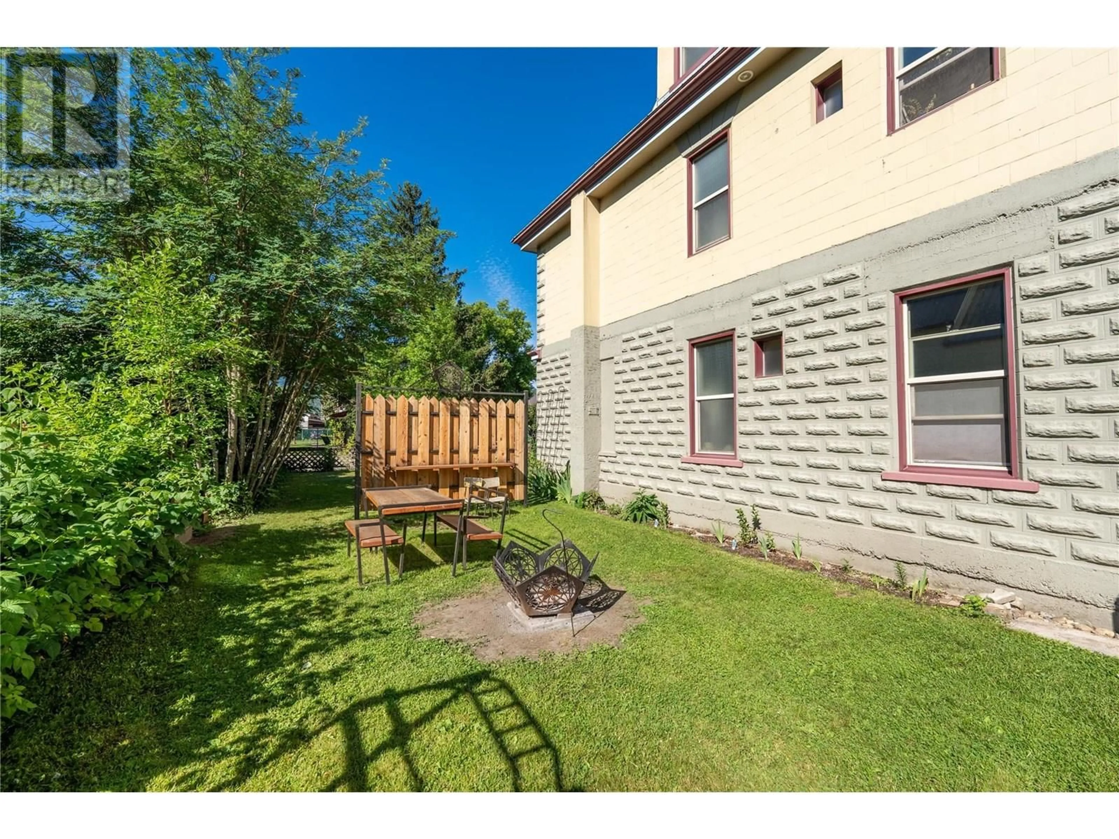 Patio, street for 304 SECOND STREET EAST, Revelstoke British Columbia V0E2S0