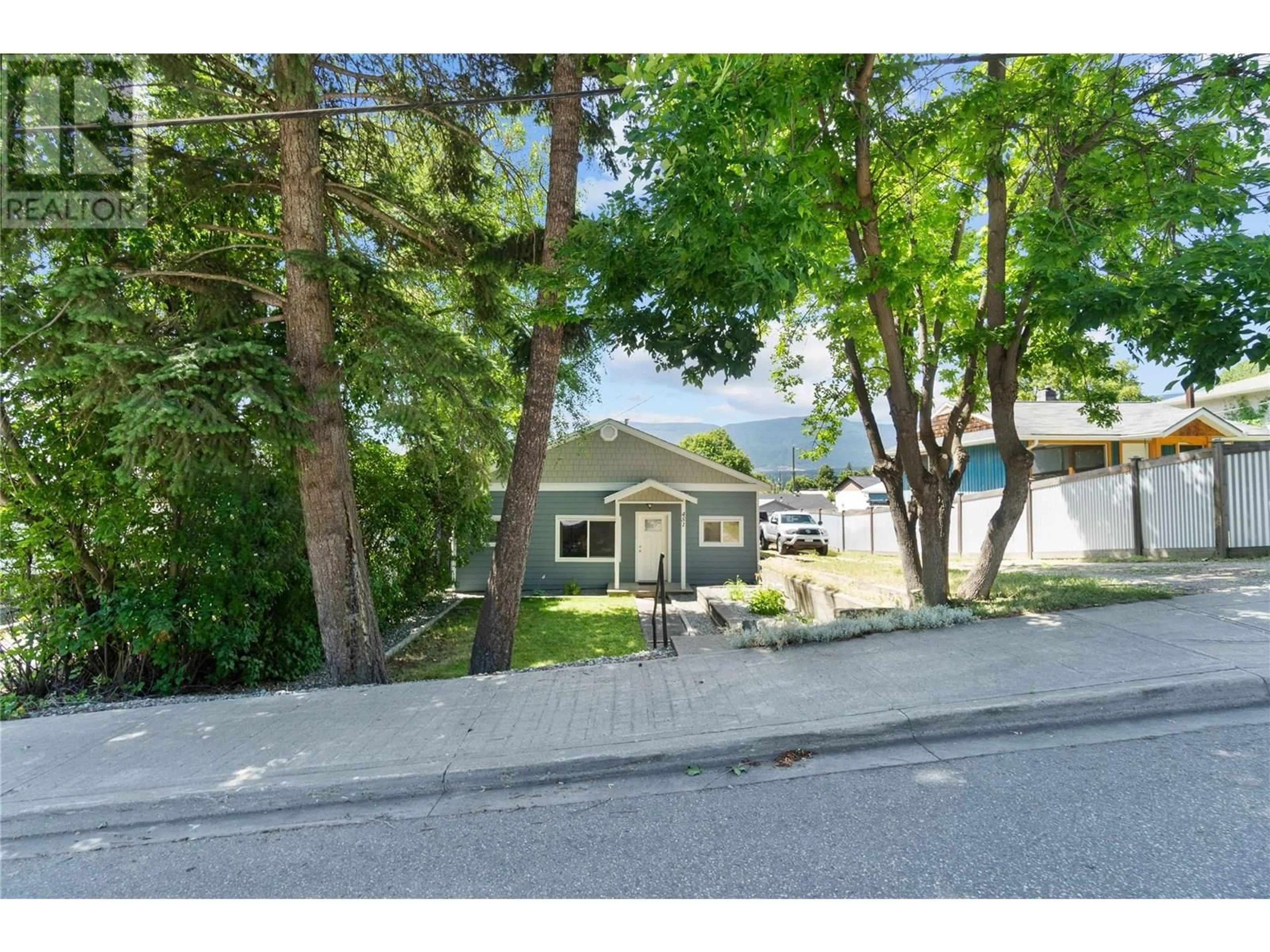 A pic from outside/outdoor area/front of a property/back of a property/a pic from drone, street for 451 3 STREET SOUTHEAST, Salmon Arm British Columbia V1E4G6