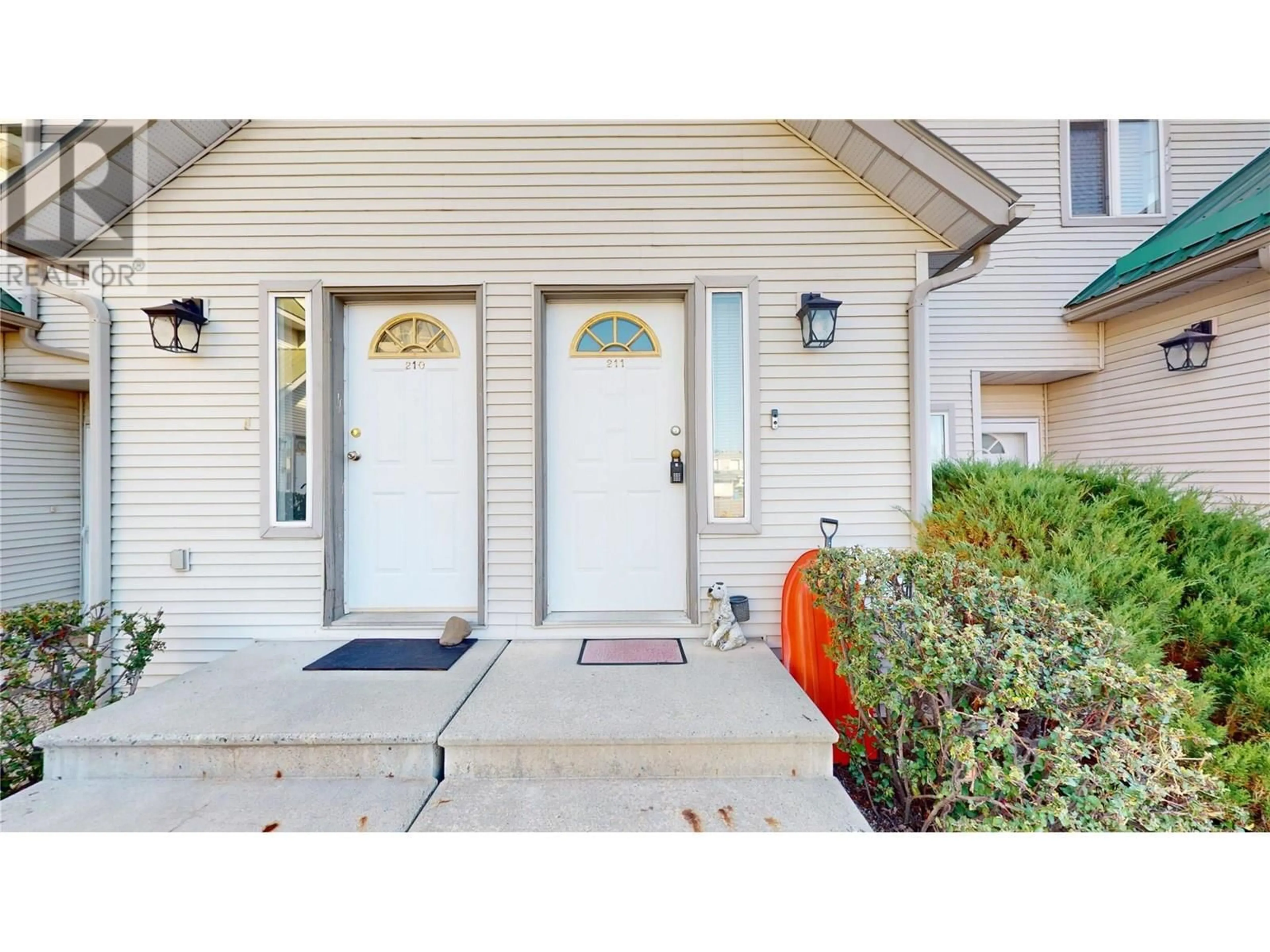 Indoor entryway for 211 - 1004 23RD AVENUE NORTH, Cranbrook British Columbia V1C6P9