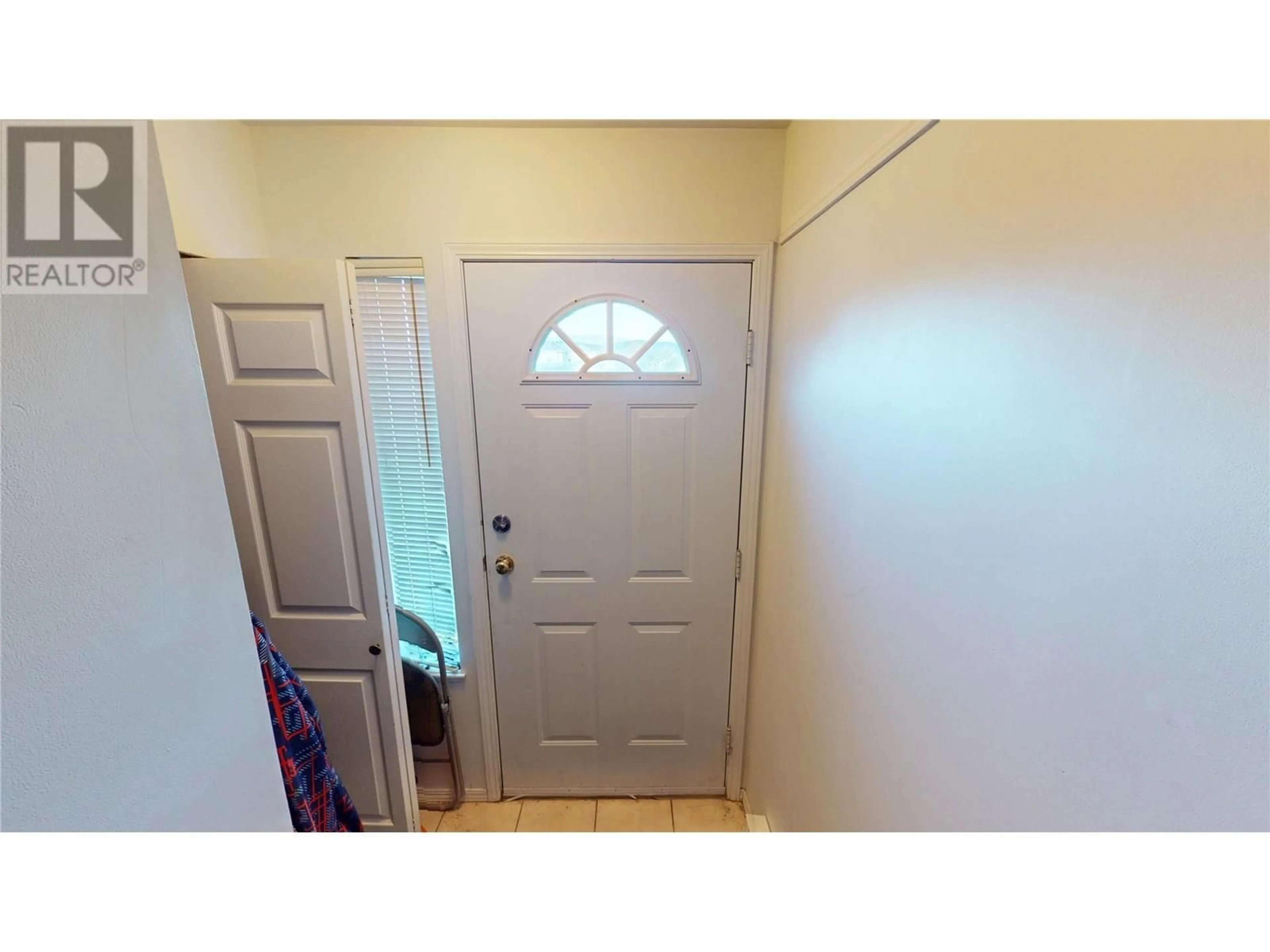 Indoor entryway for 211 - 1004 23RD AVENUE NORTH, Cranbrook British Columbia V1C6P9
