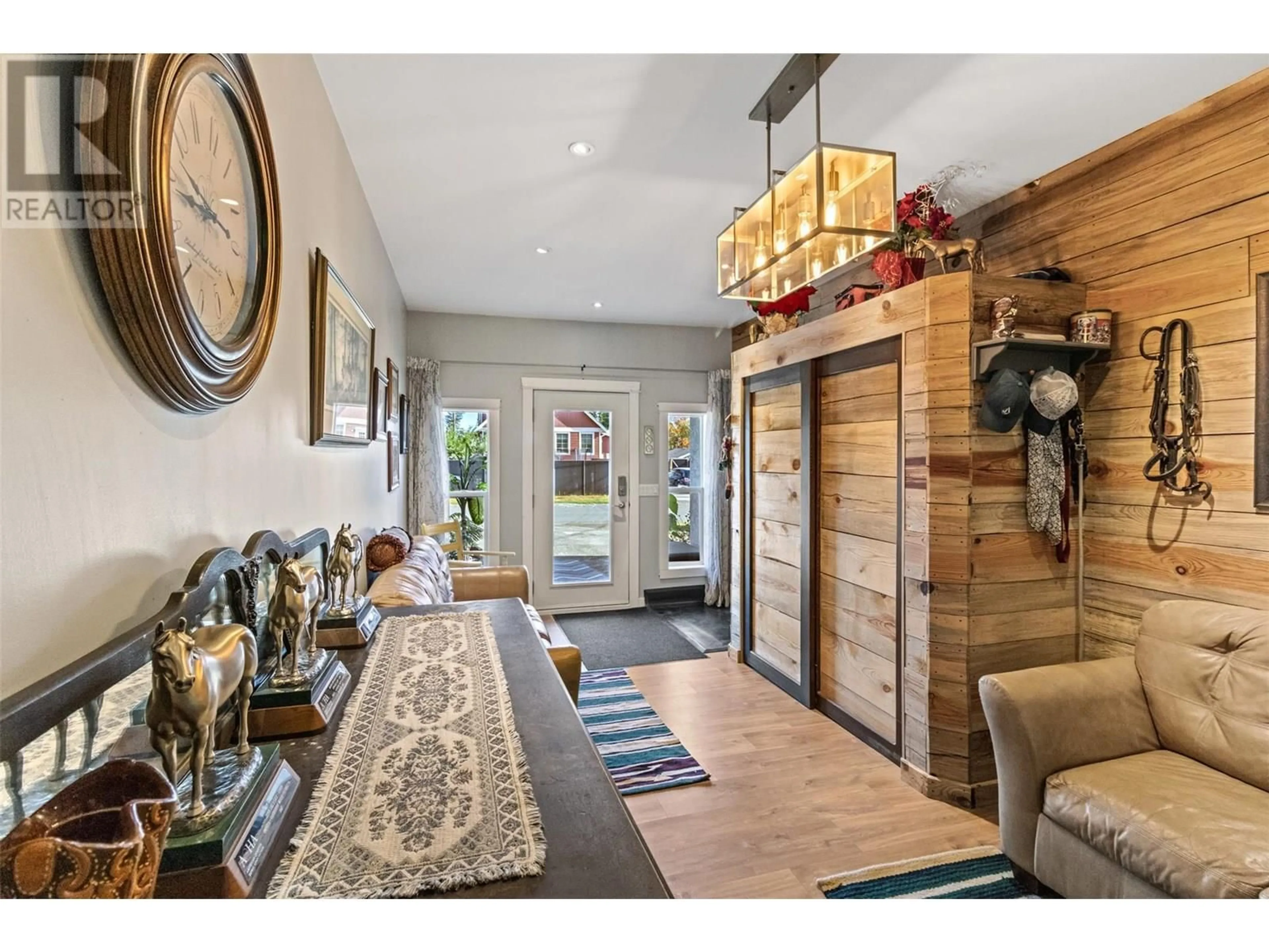Indoor entryway for 224 CYPRESS AVENUE, Kamloops British Columbia V2H1T7