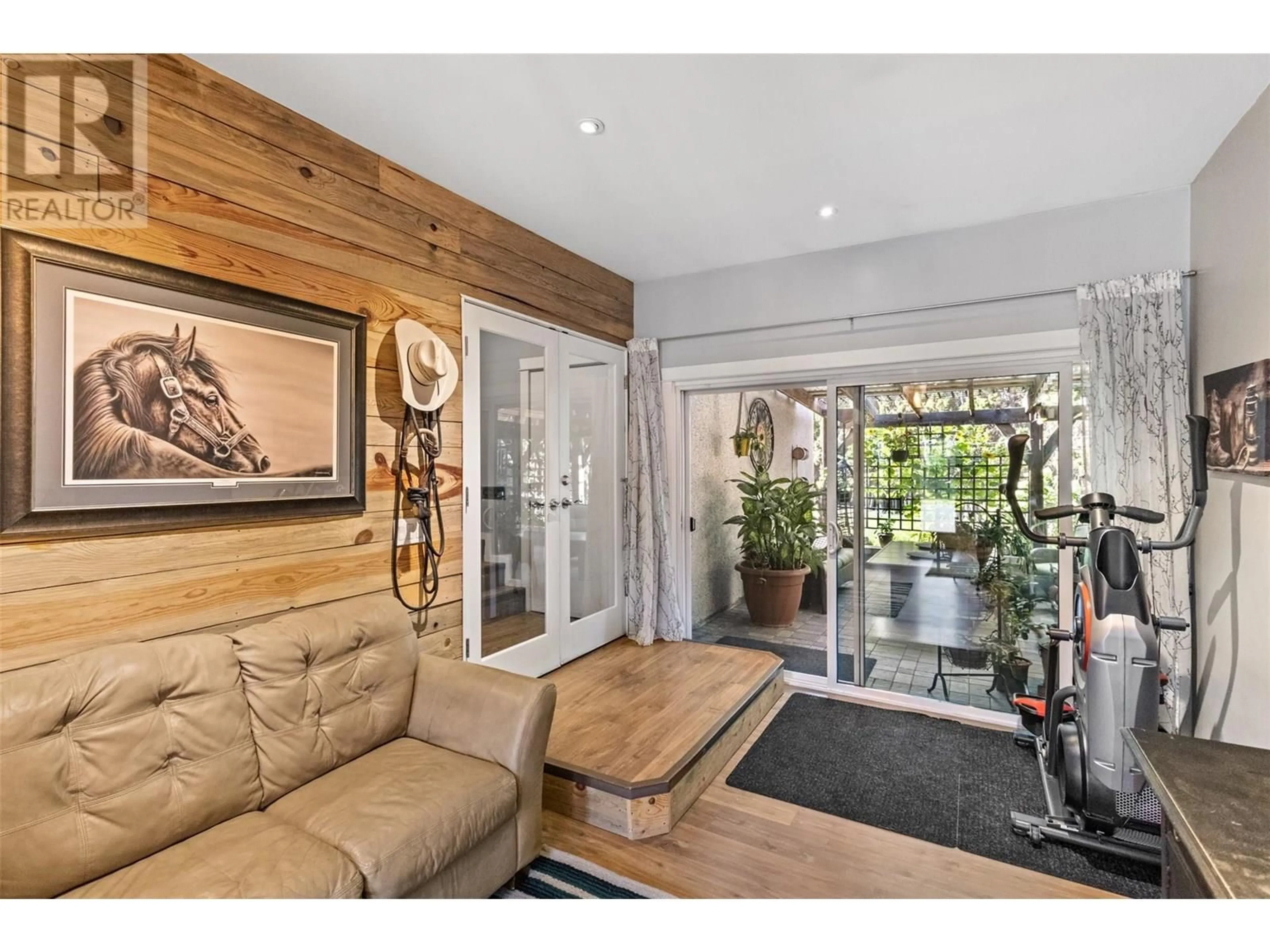 Indoor entryway for 224 CYPRESS AVENUE, Kamloops British Columbia V2H1T7