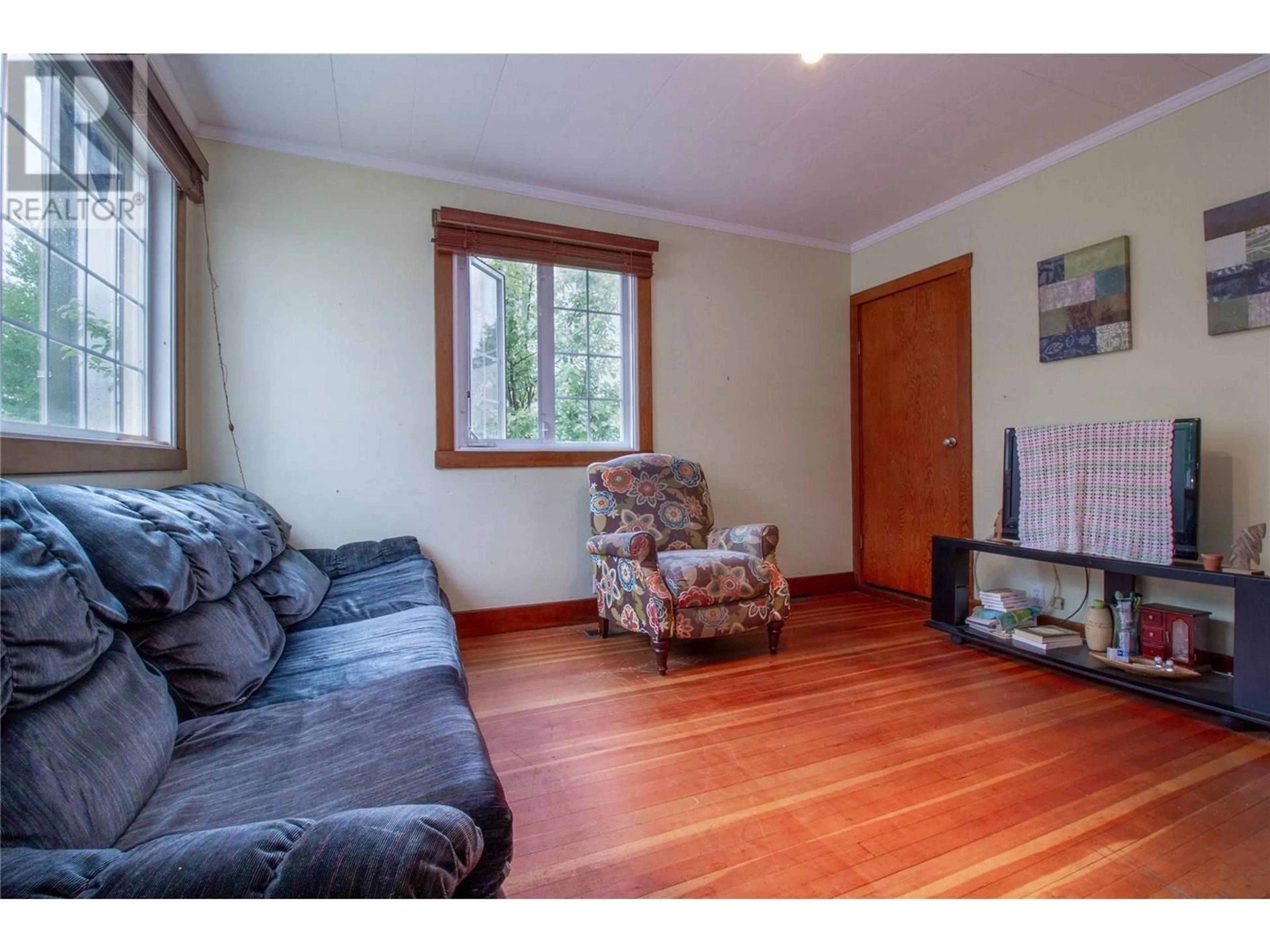 Living room with furniture, wood/laminate floor for 303 SECOND STREET WEST, Revelstoke British Columbia V0E2S0