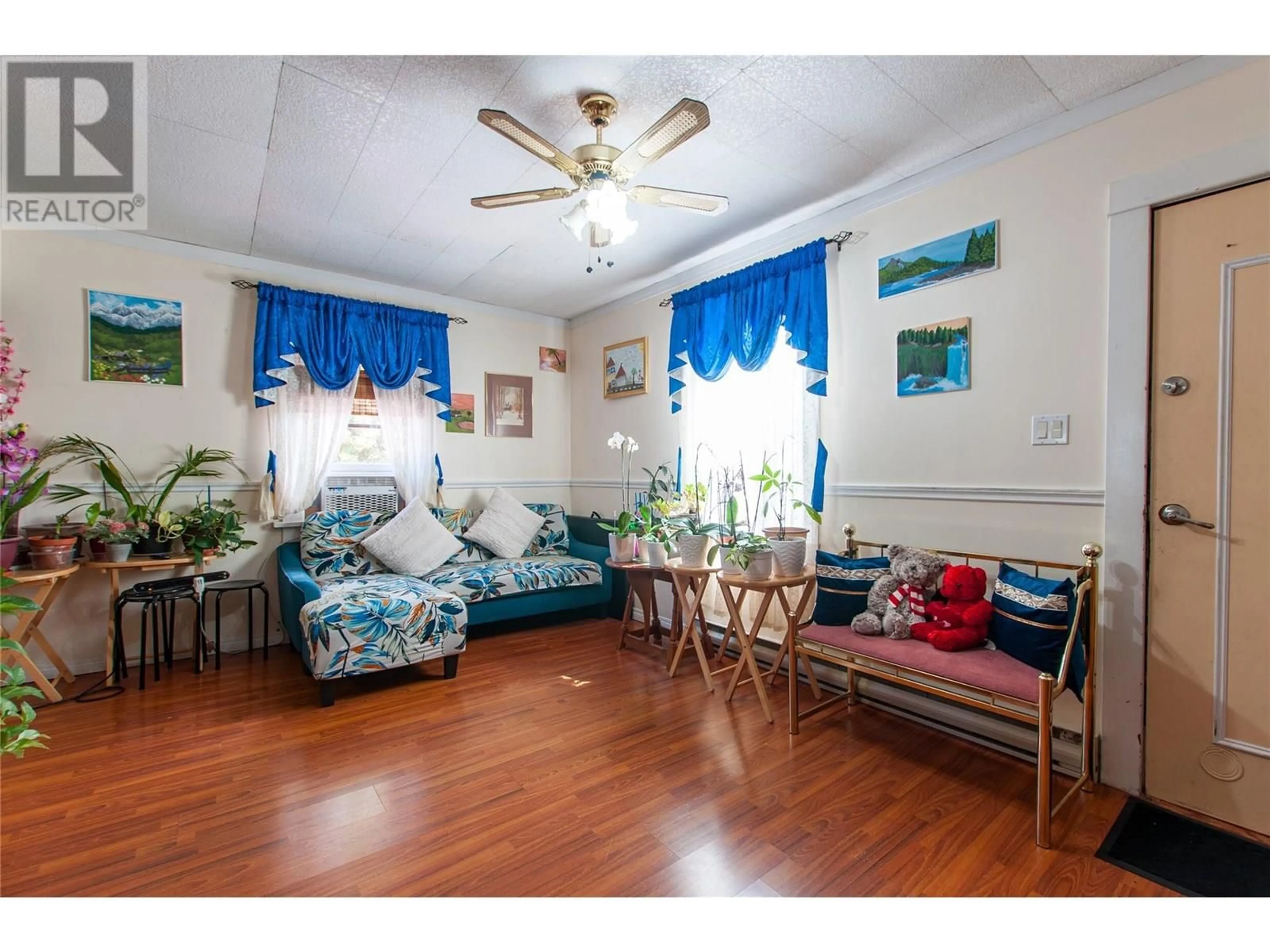 Living room with furniture, wood/laminate floor for 219 HASTINGS AVENUE, Penticton British Columbia V2A2V5