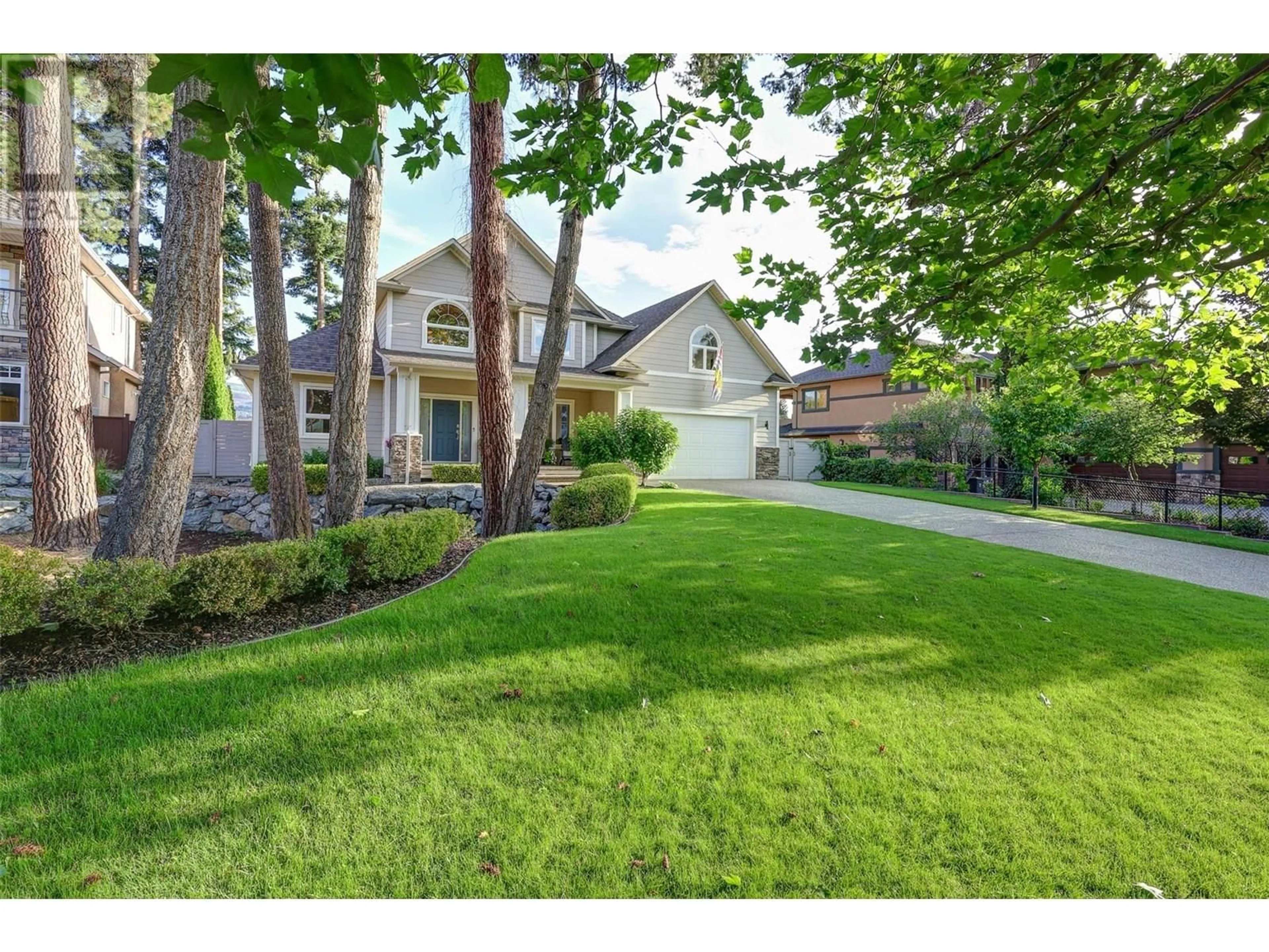A pic from outside/outdoor area/front of a property/back of a property/a pic from drone, street for 531 METCALFE AVENUE, Kelowna British Columbia V1W4V7
