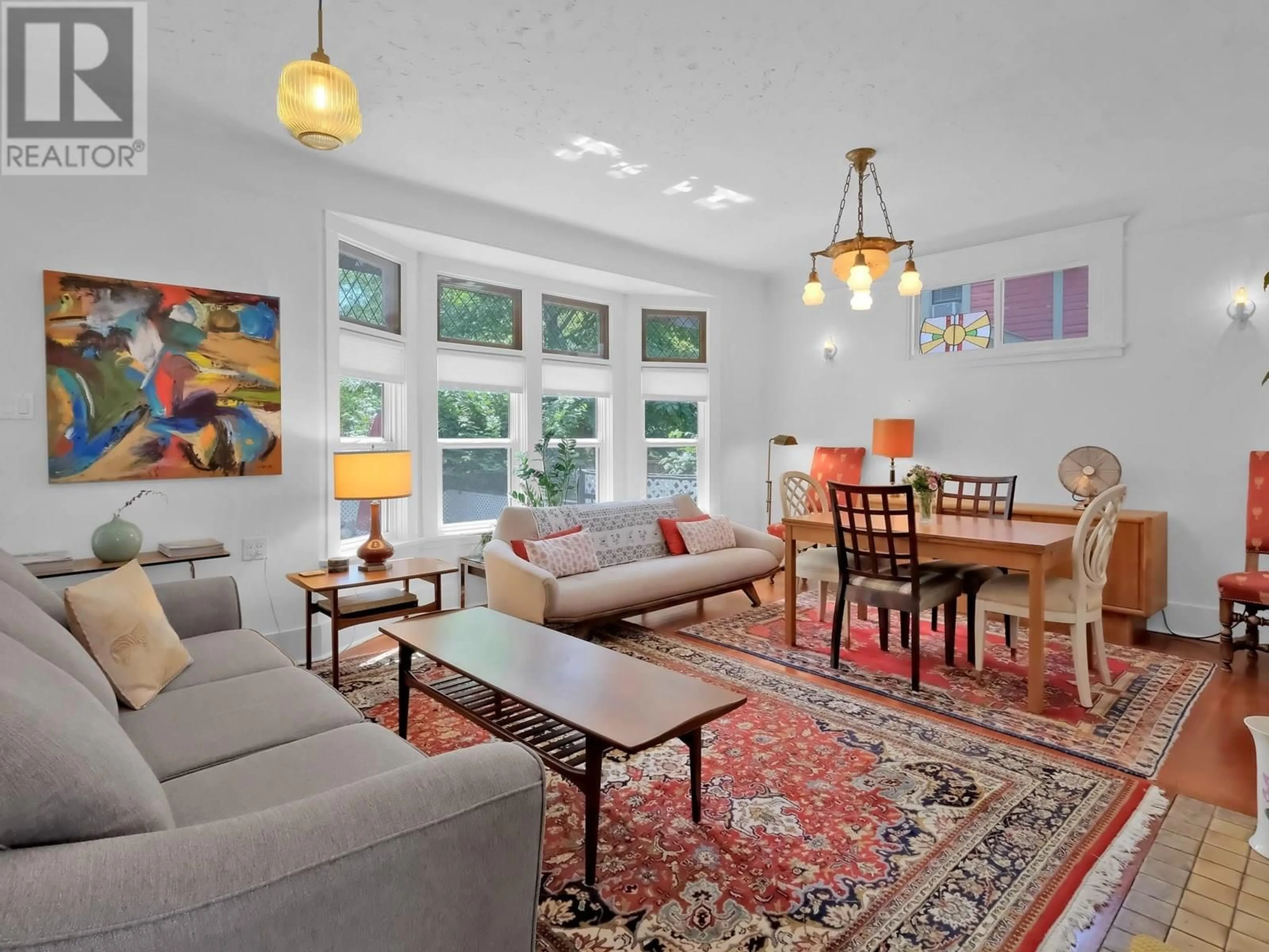 Living room with furniture, unknown for 870 BERNARD AVENUE, Kelowna British Columbia V1X6P5