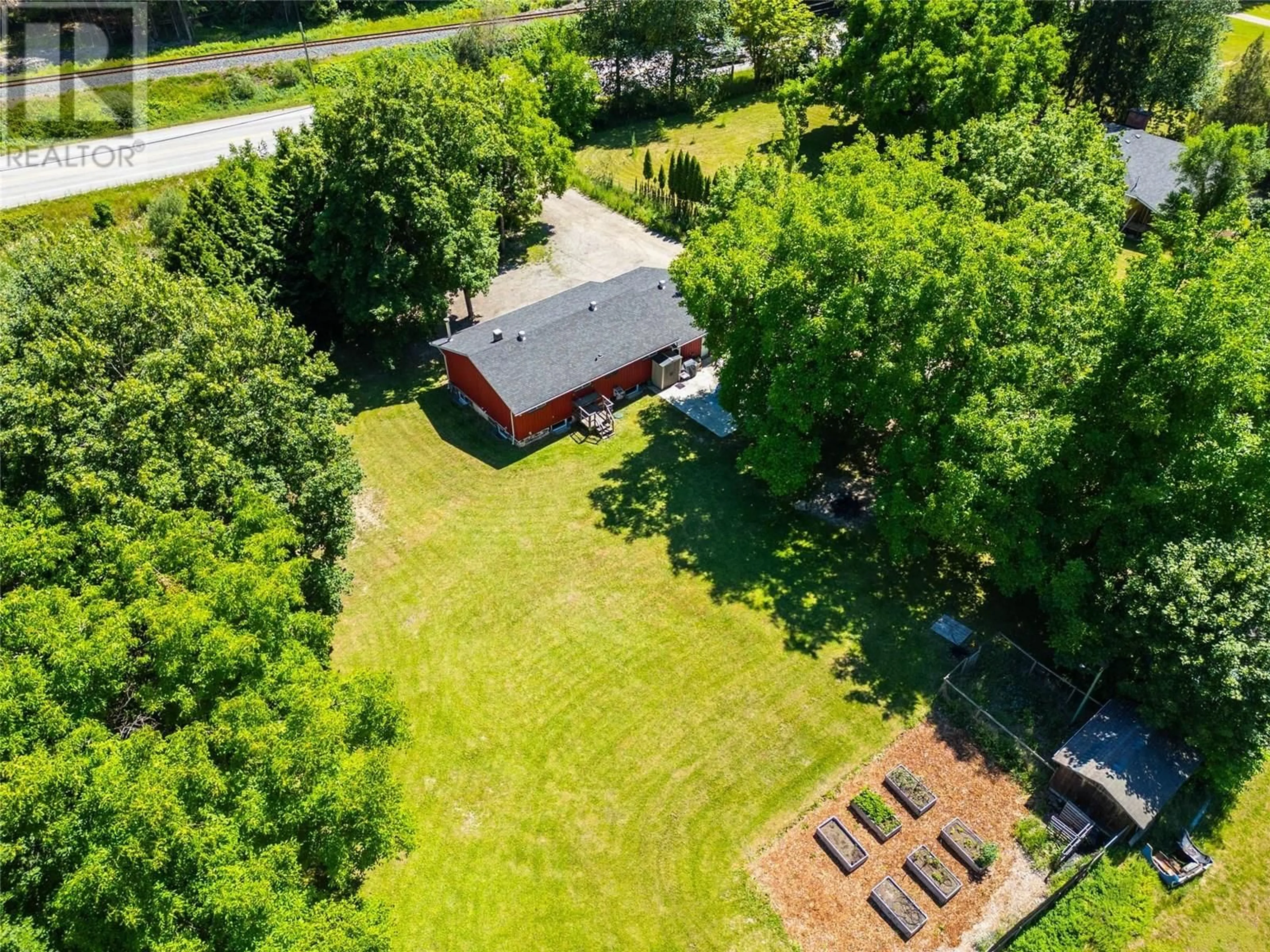 A pic from outside/outdoor area/front of a property/back of a property/a pic from drone, unknown for 1801 3A HIGHWAY, Castlegar British Columbia V1N3E2