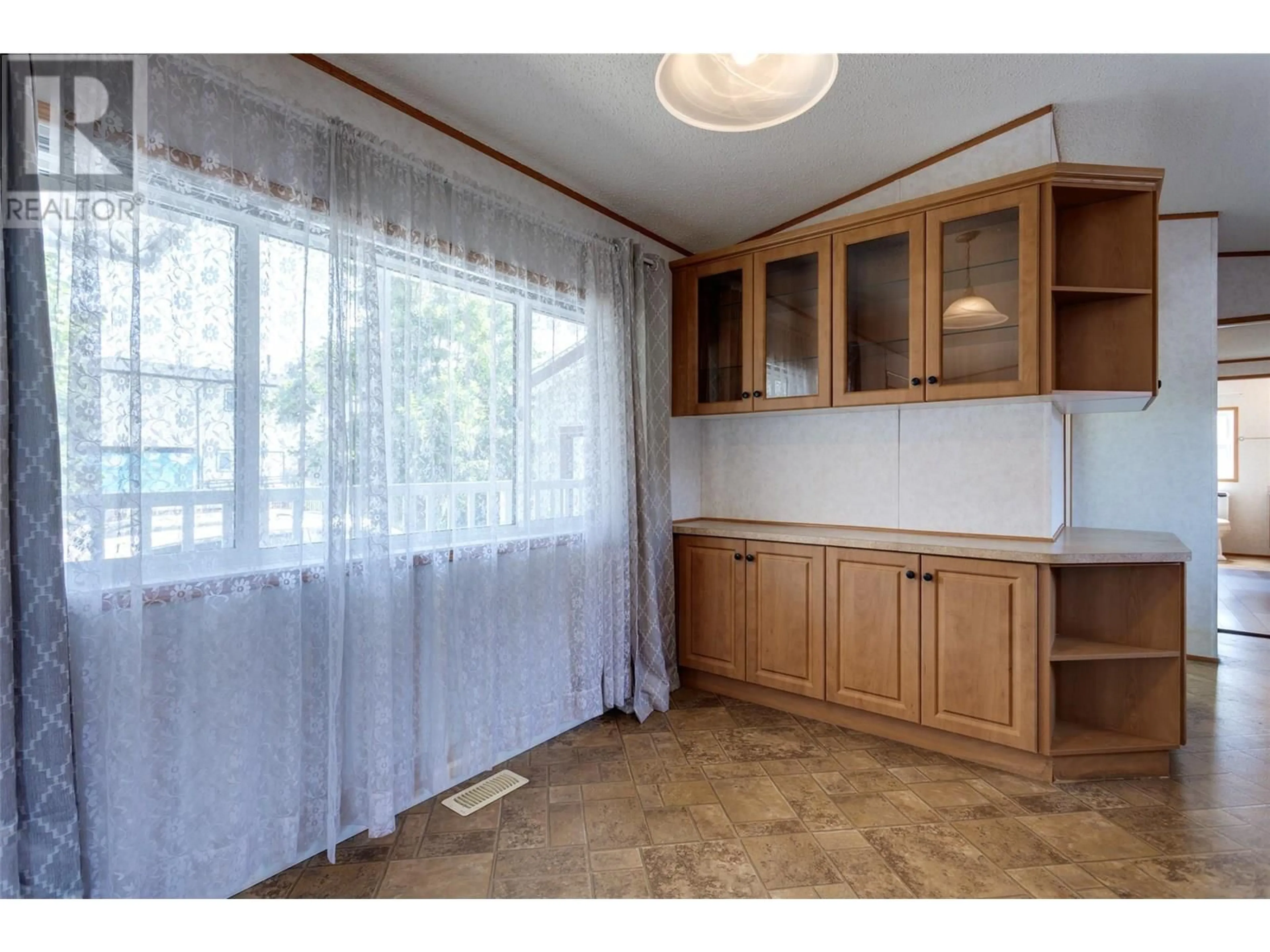 Standard kitchen, wood/laminate floor for 138 - 1133 FINDLAY ROAD, Kelowna British Columbia V1X5A8