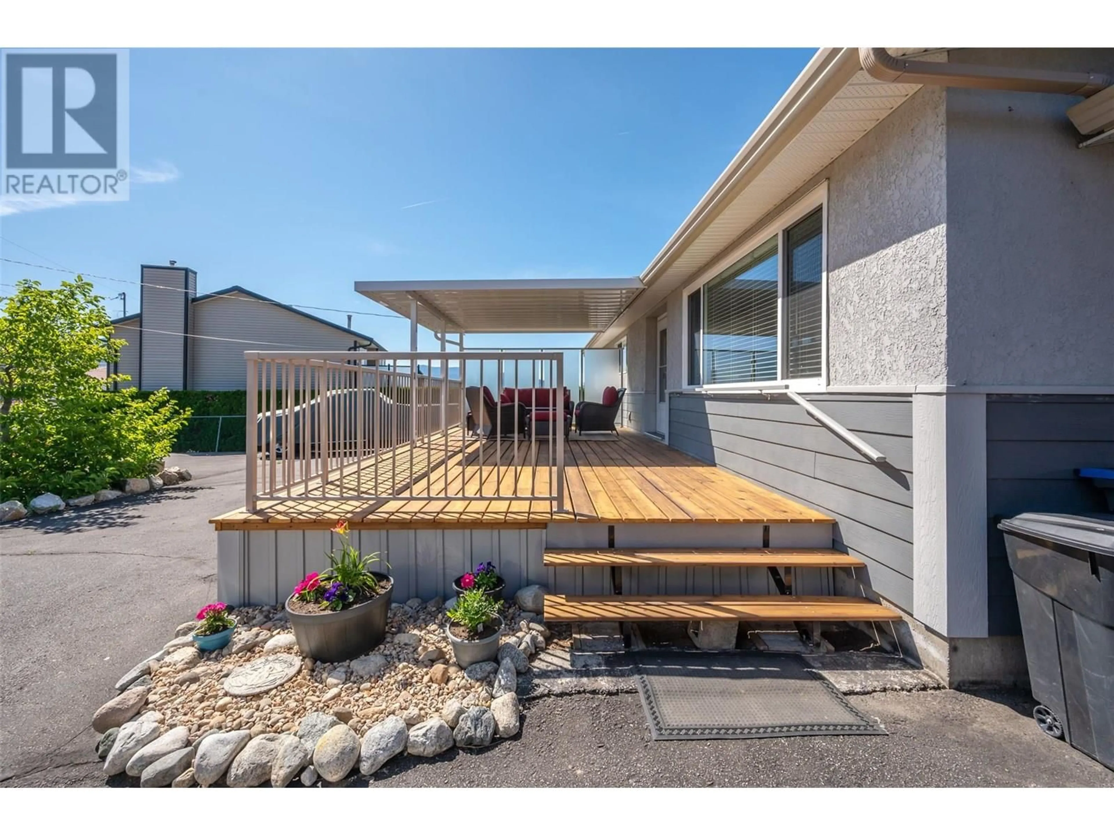 Home with vinyl exterior material, street for 8 MCINTOSH COURT, Osoyoos British Columbia V0H1V2